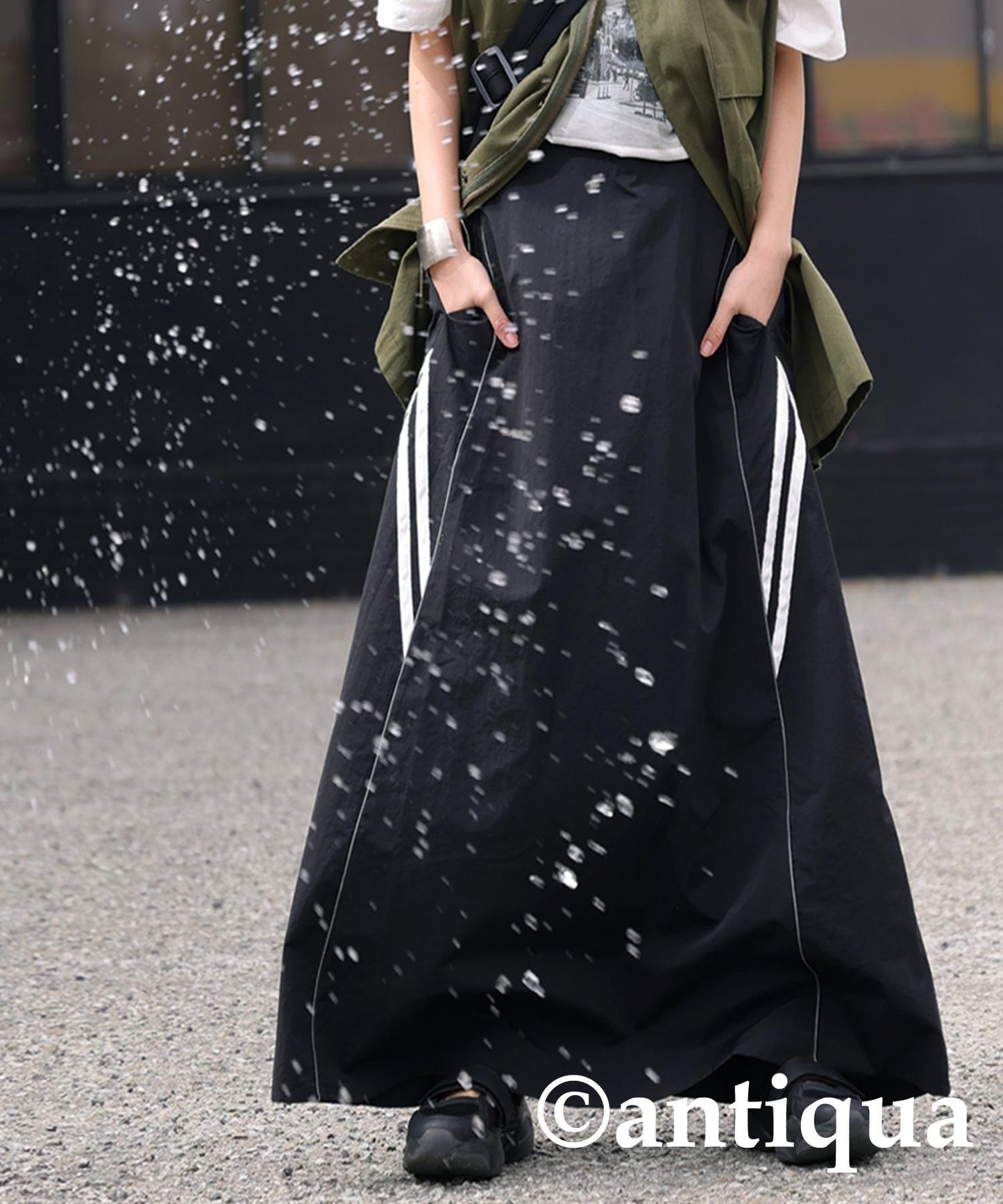 Ladies Skirt with Water Repellent Line