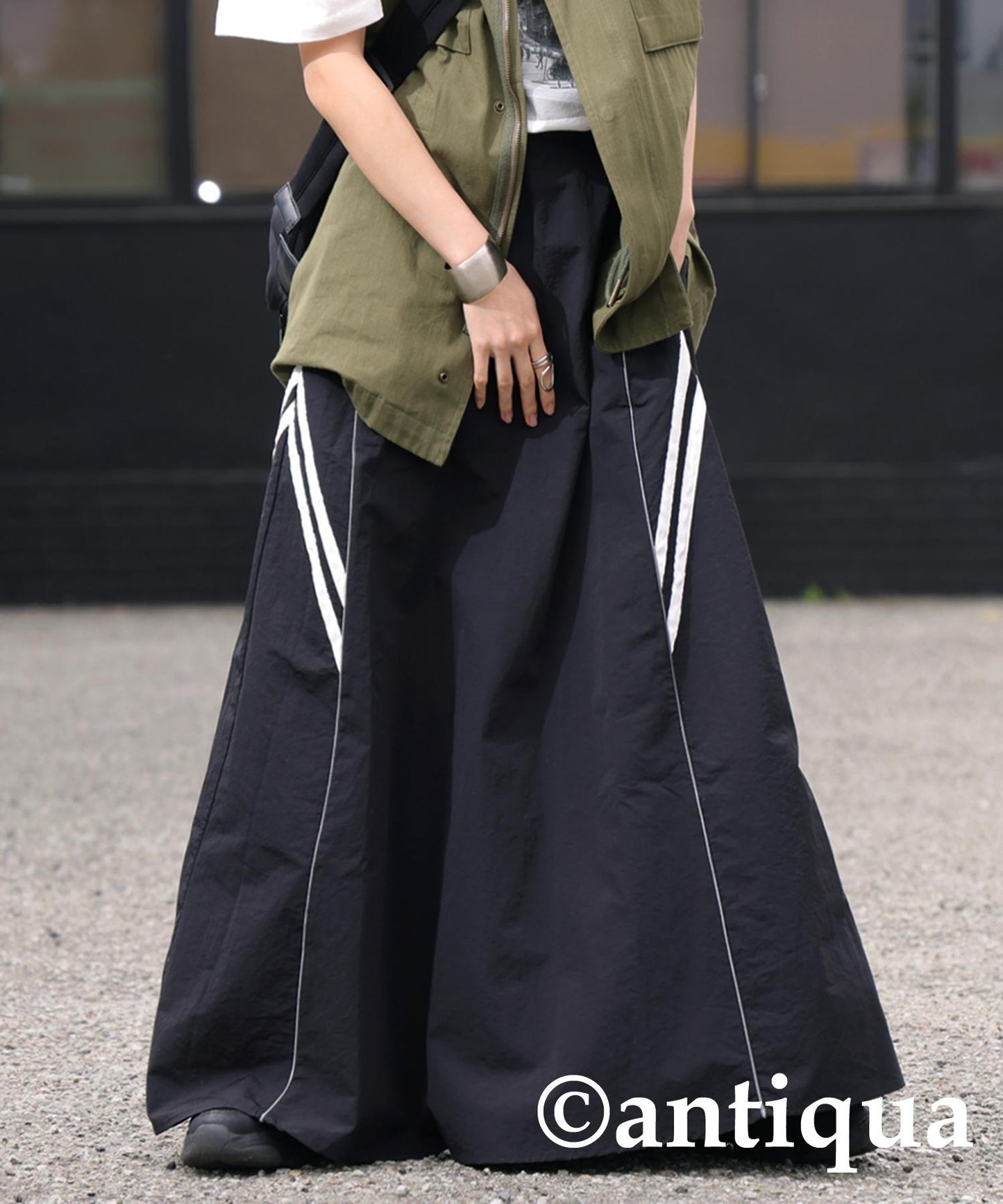 Ladies Skirt with Water Repellent Line