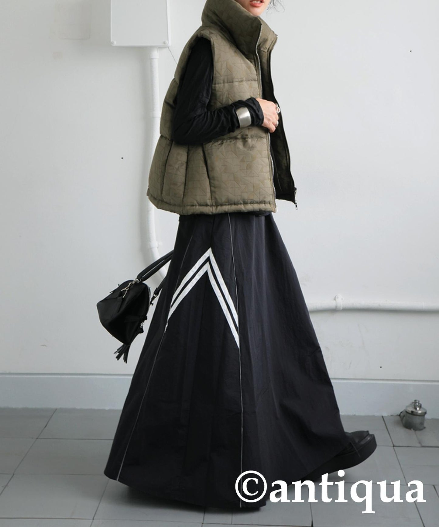 Ladies Skirt with Water Repellent Line