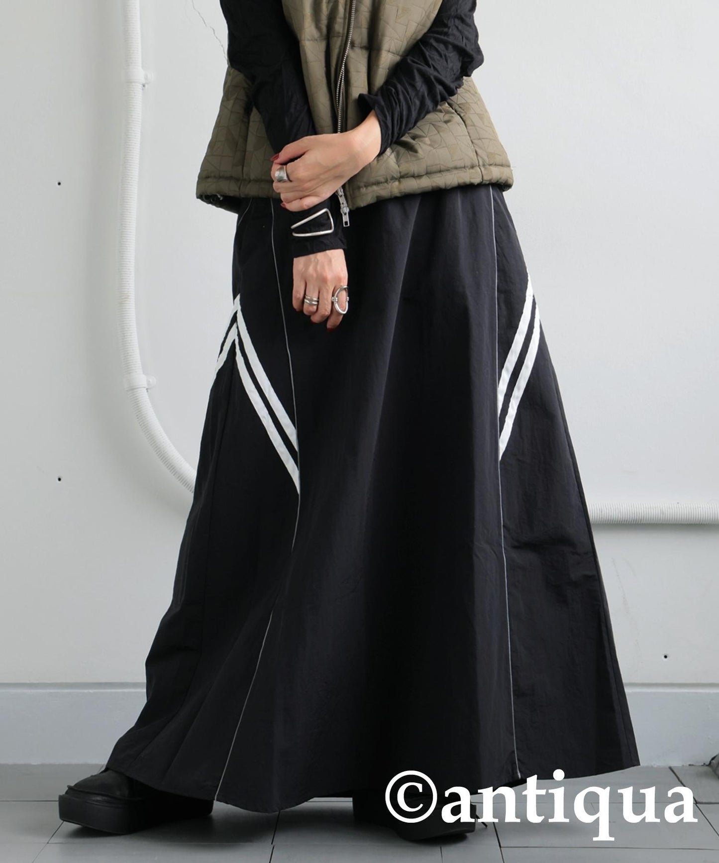 Ladies Skirt with Water Repellent Line