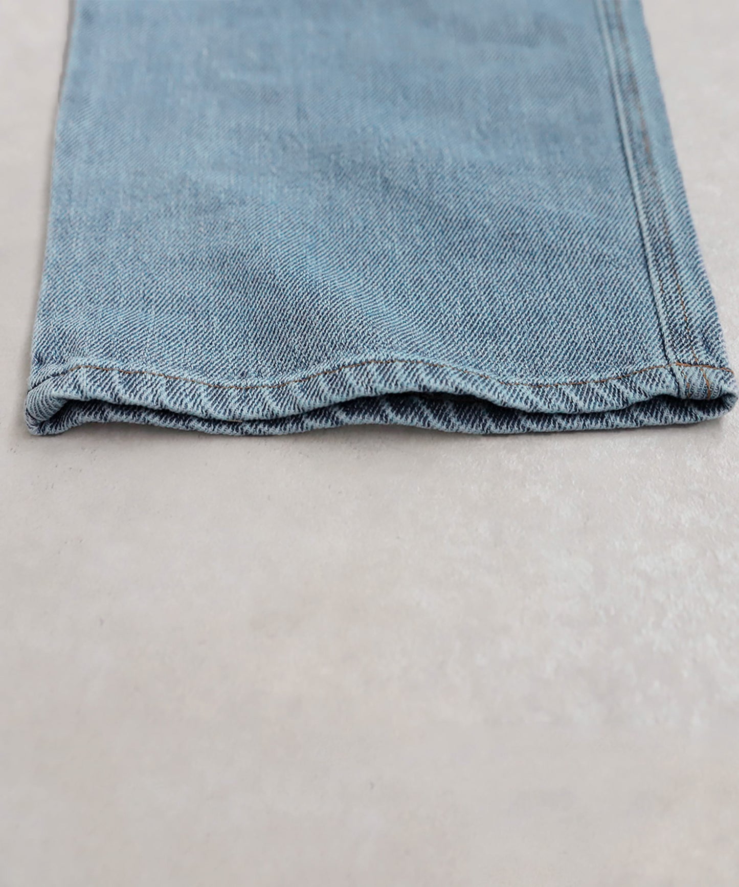 Color Faded Tuck Denim Ladies