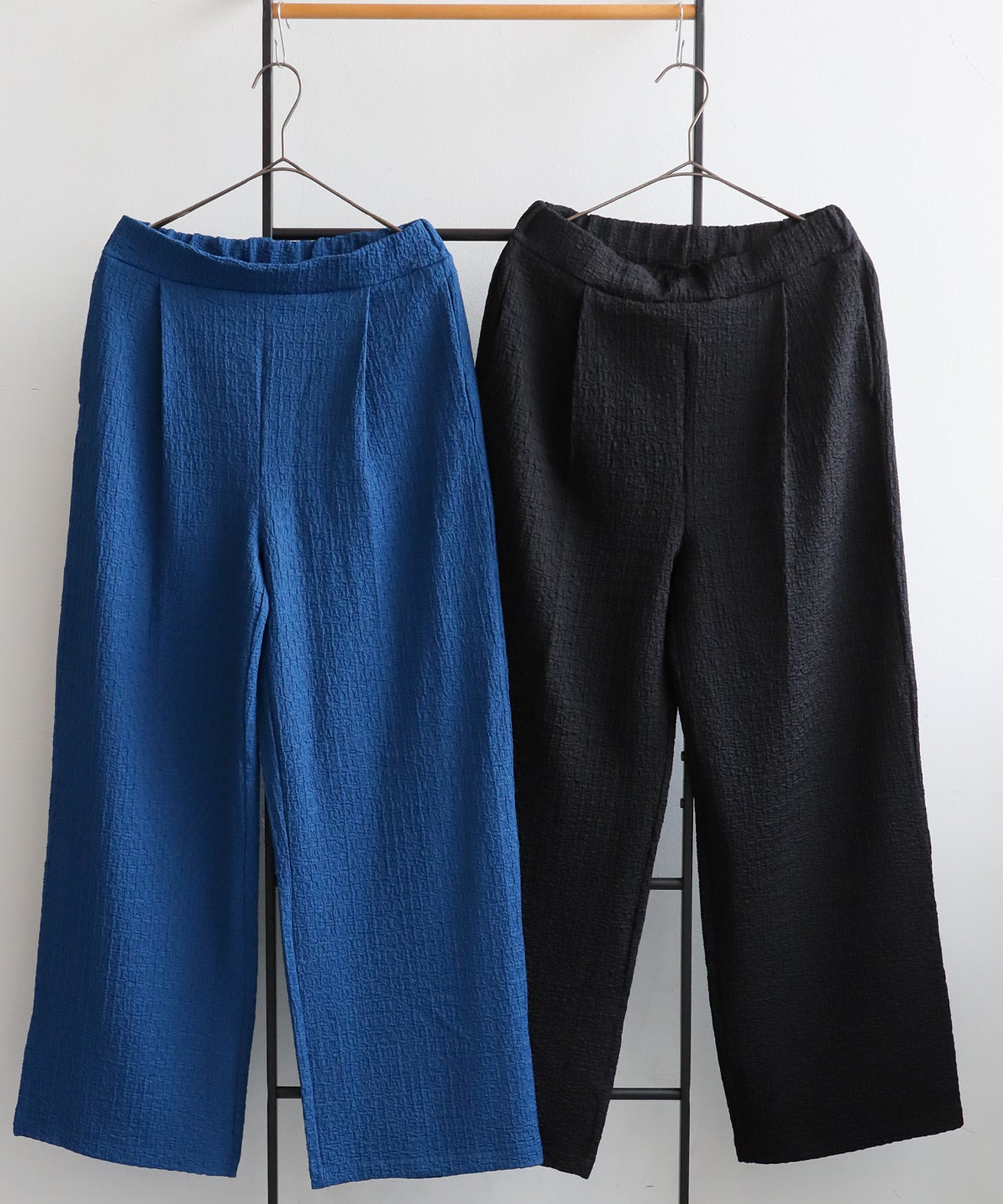 Ladies Puffy Jacquard Tucked Pants