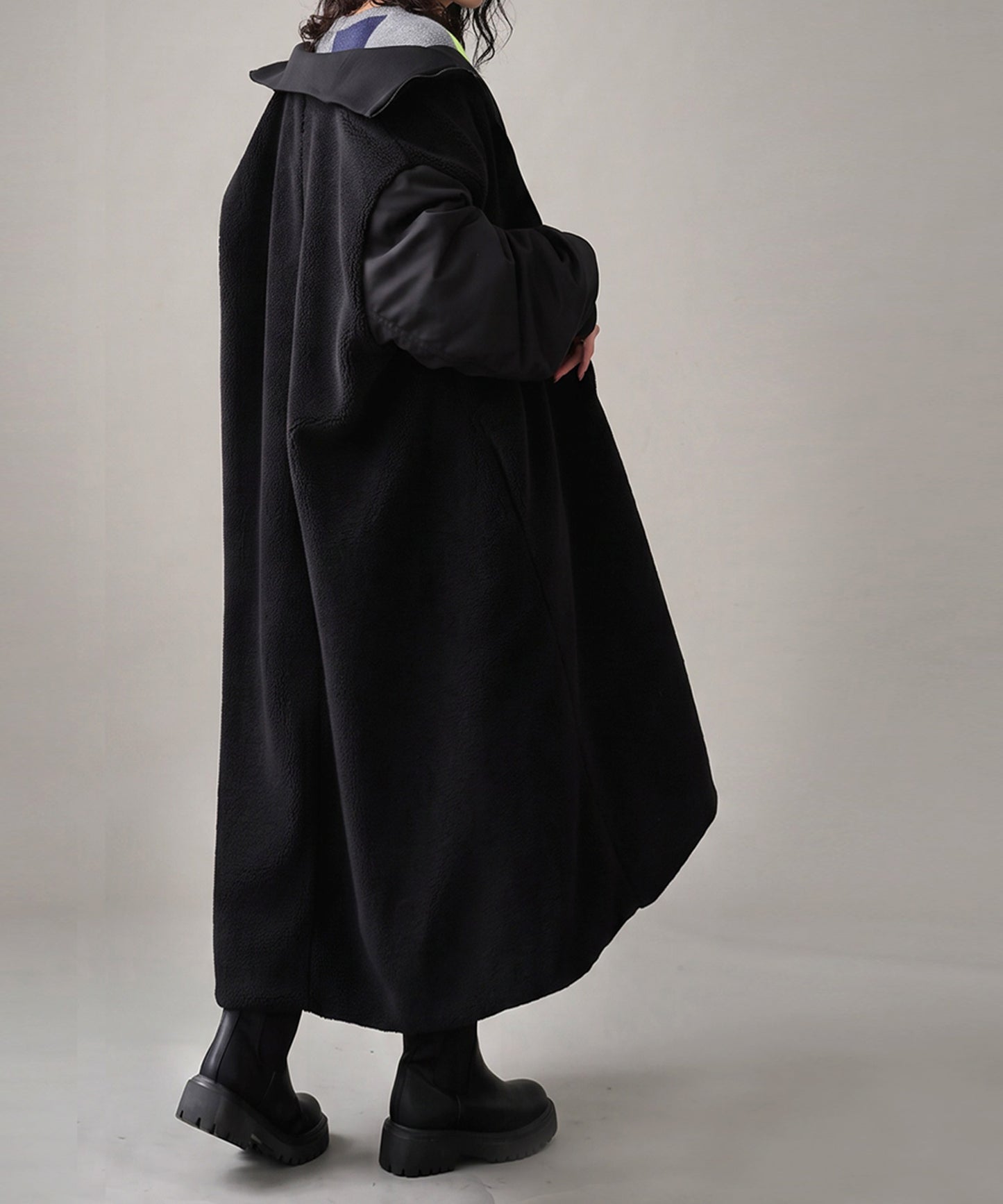 Mixed-Material Docking Boa Long Coat Ladies