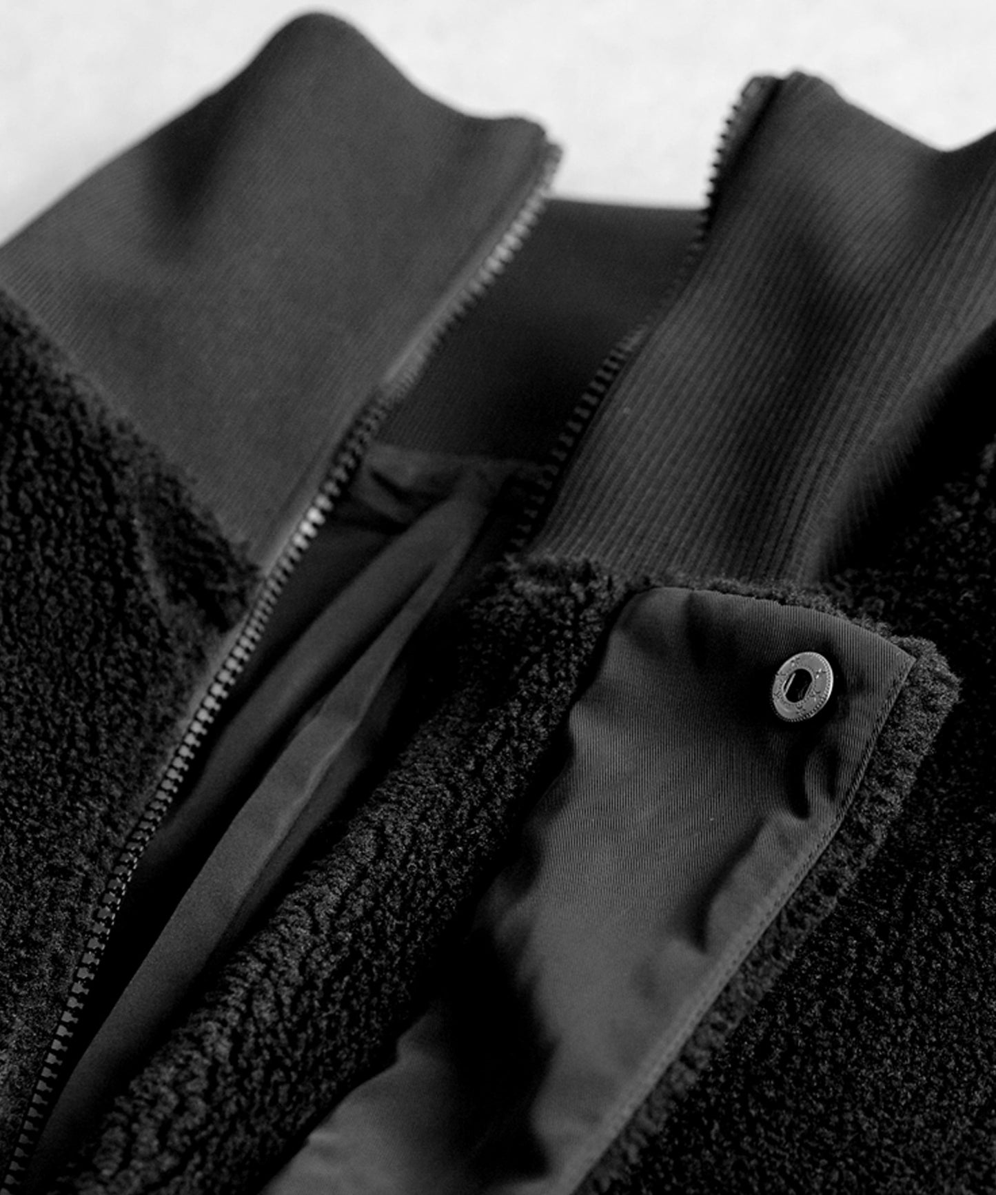 Mixed-Material Docking Boa Long Coat Ladies