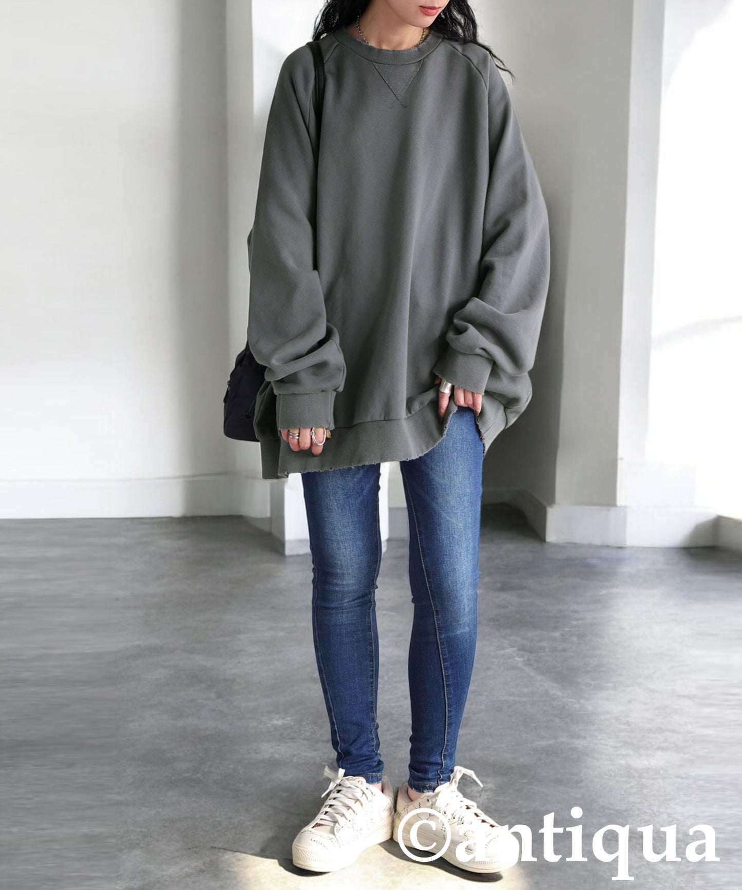 Damaged Raglan Sweatshirt Ladies