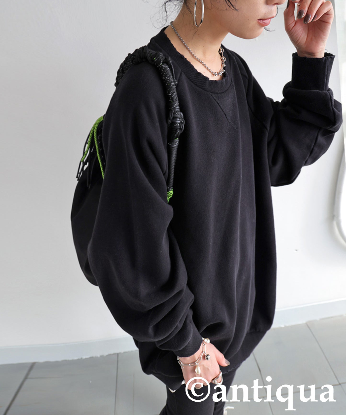 Damaged Raglan Sweatshirt Ladies