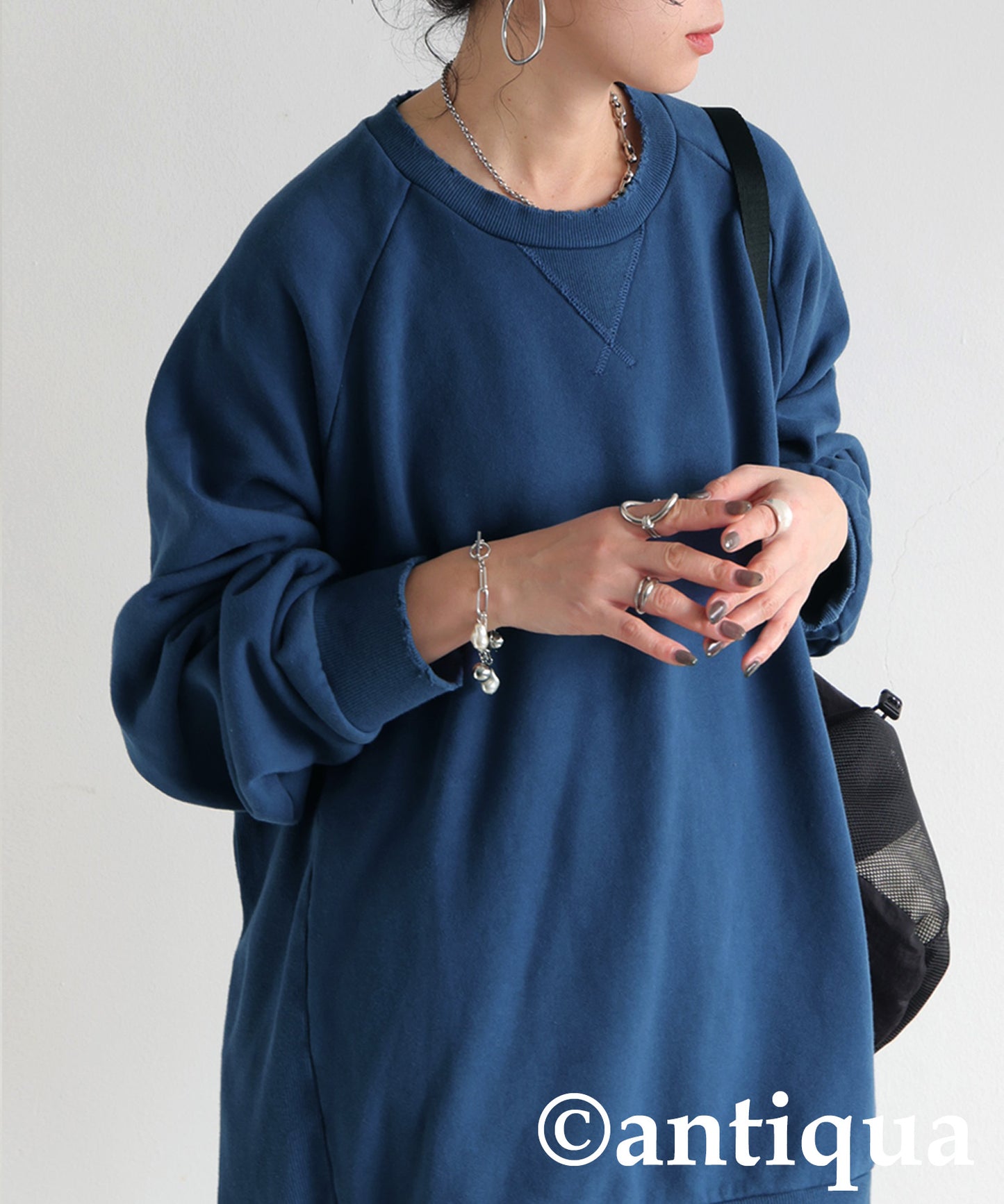 Damaged Raglan Sweatshirt Ladies