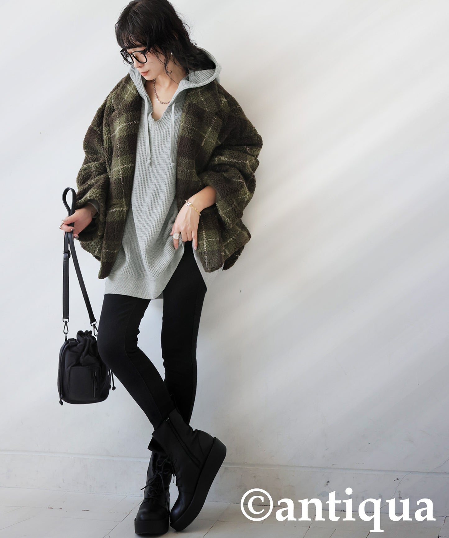 Gusset-Style Neck Hoodie Ladies