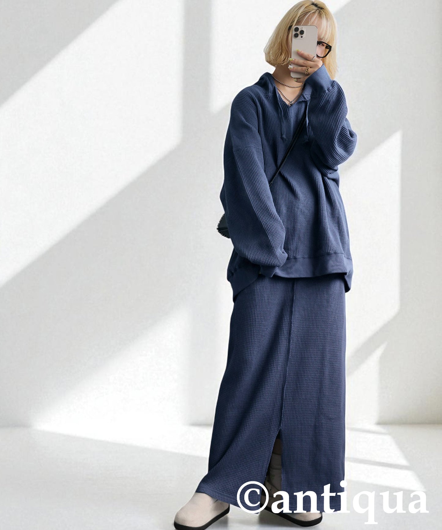 Gusset-Style Neck Hoodie Ladies