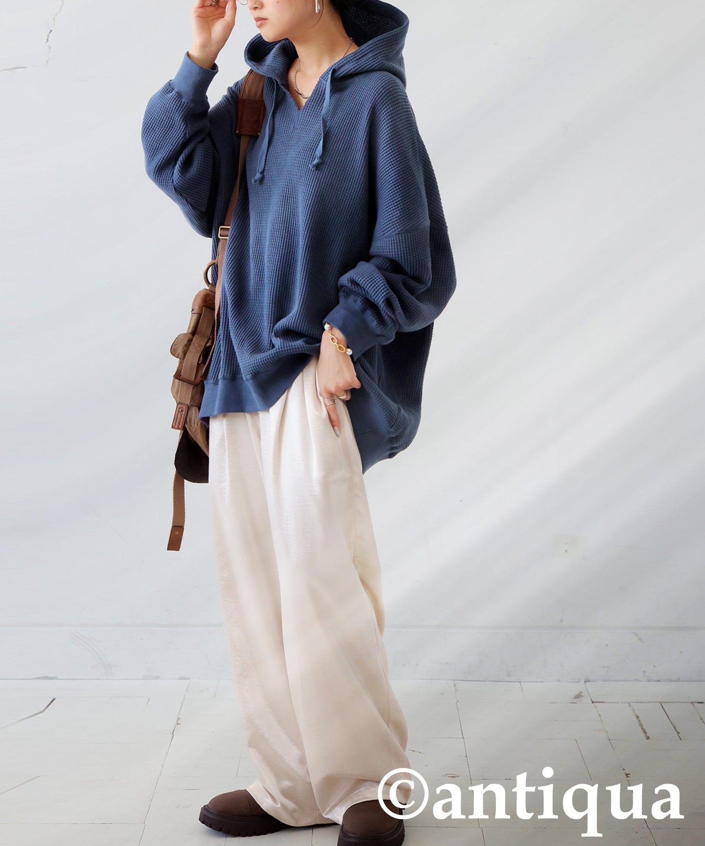 Gusset-Style Neck Hoodie Ladies