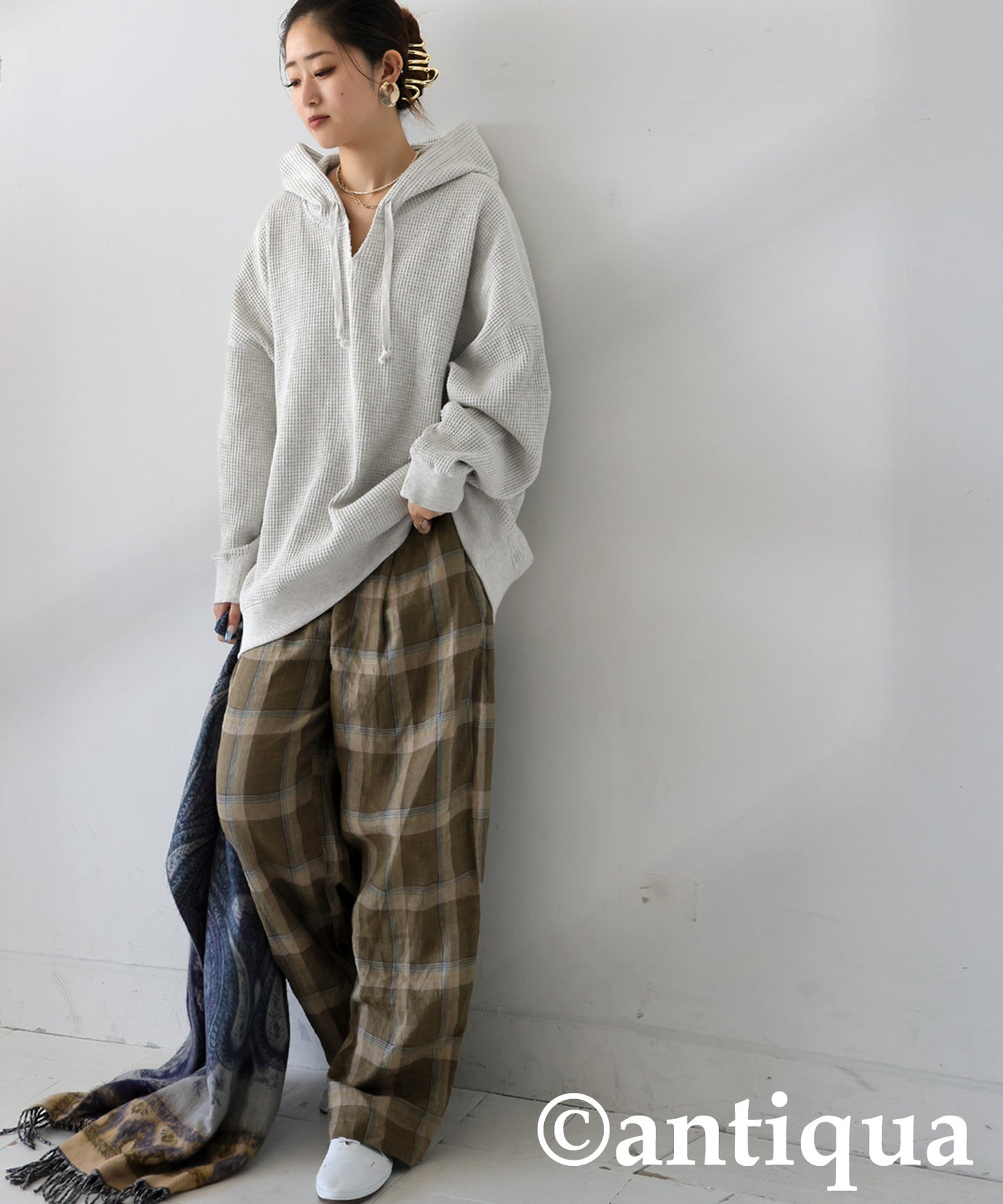 Gusset-Style Neck Hoodie Ladies