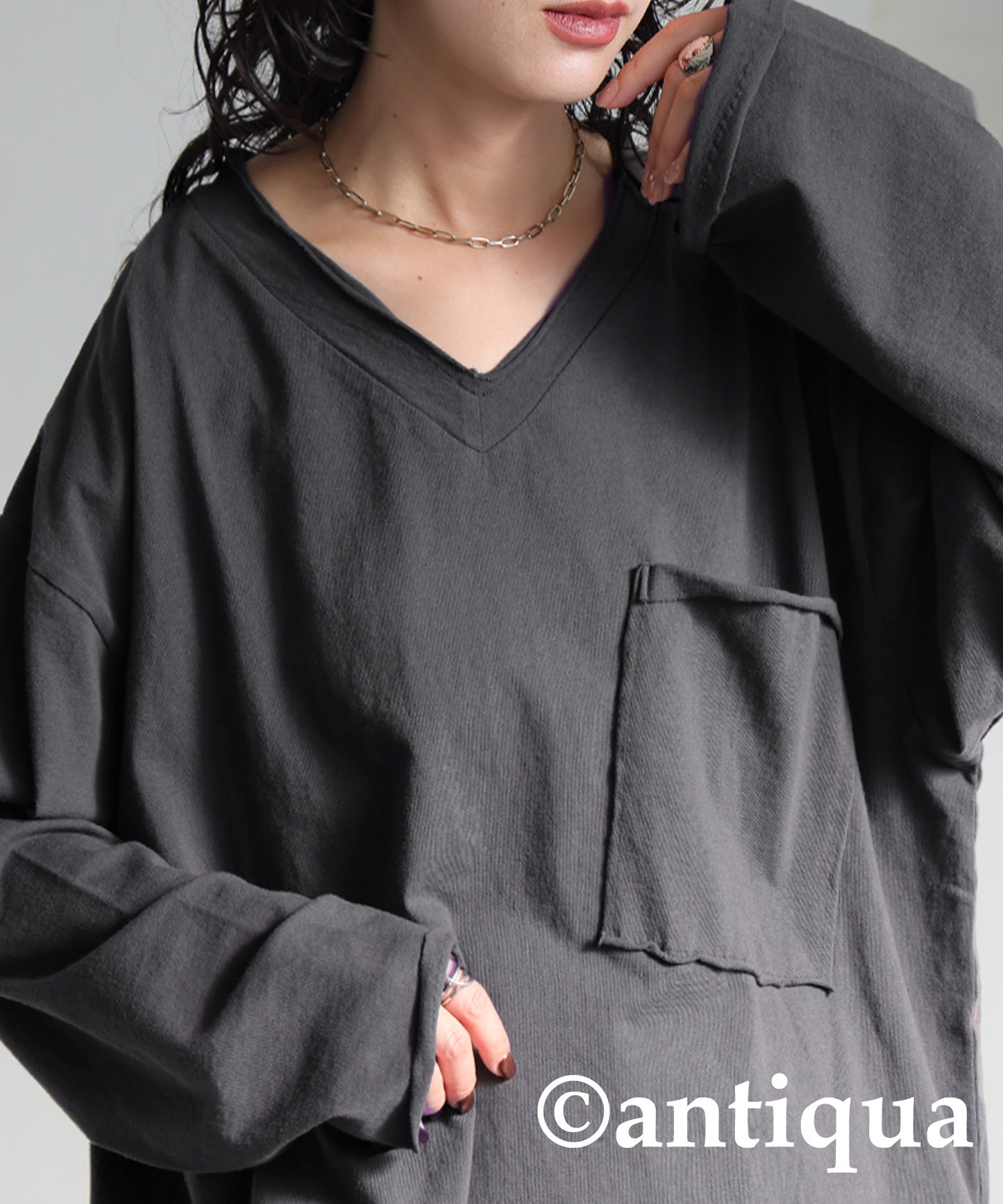 Cut-Off V-Neck Long T-Shirt Ladies