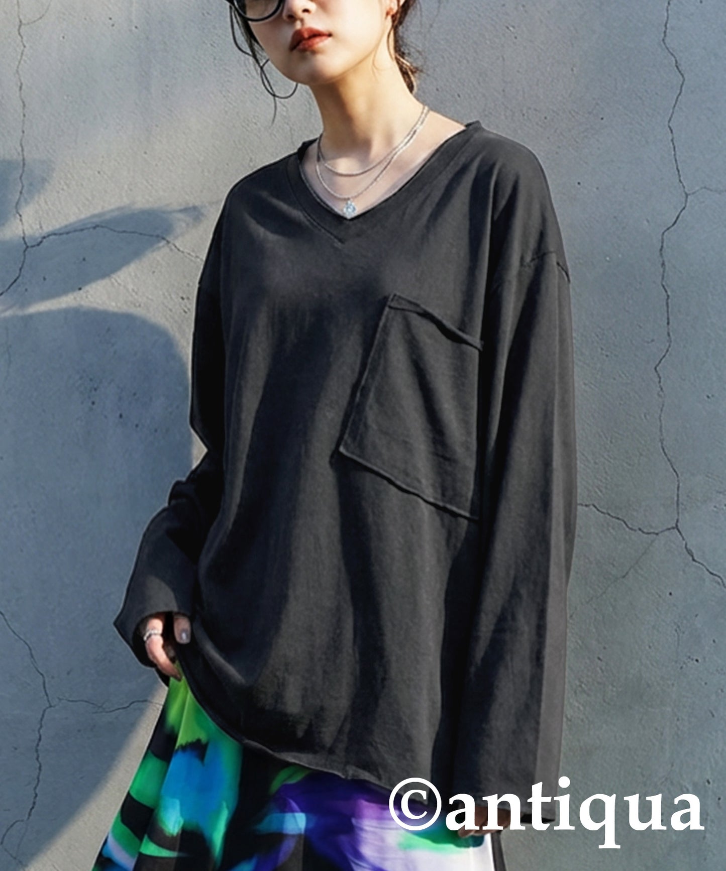 Cut-Off V-Neck Long T-Shirt Ladies