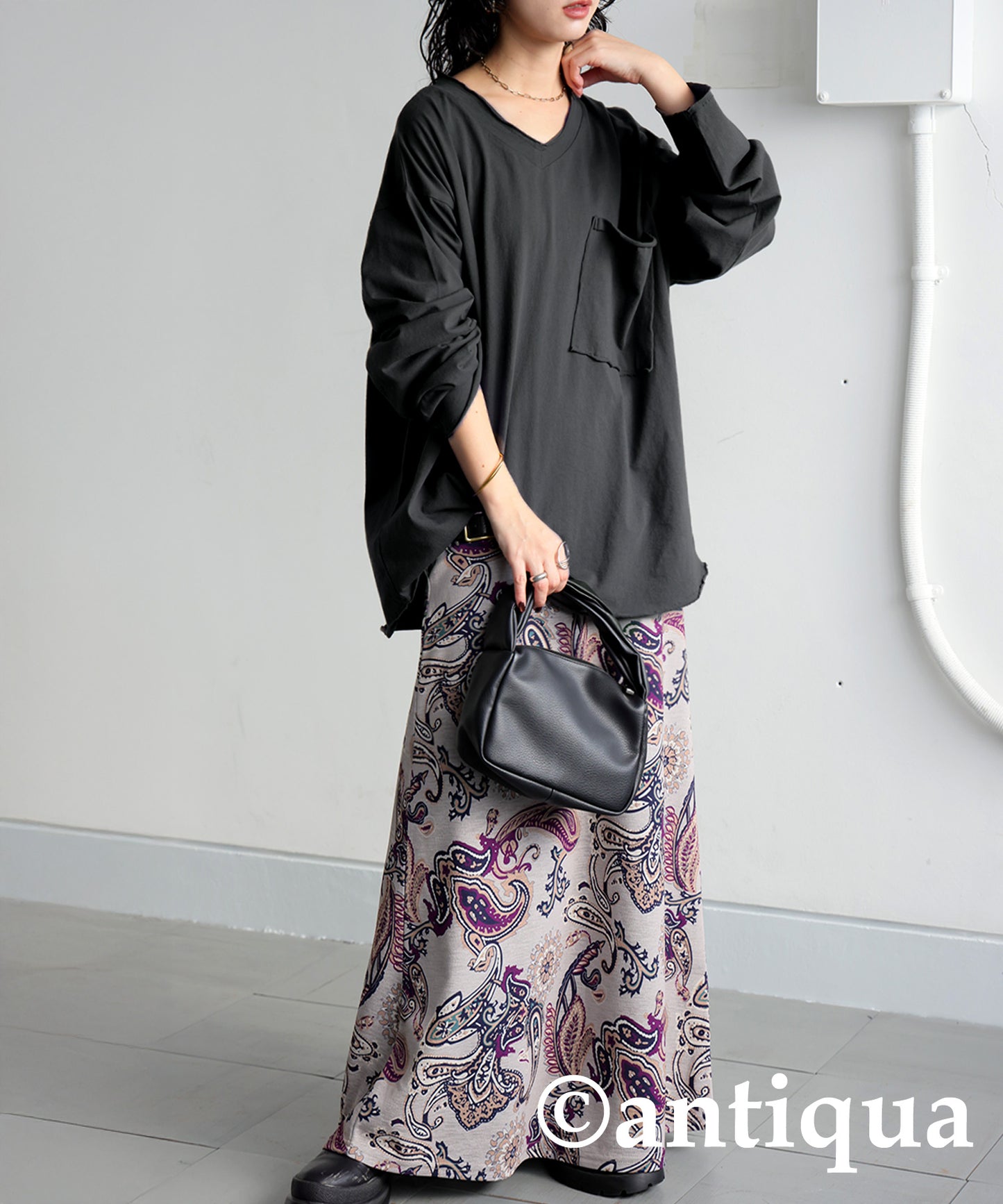 Cut-Off V-Neck Long T-Shirt Ladies