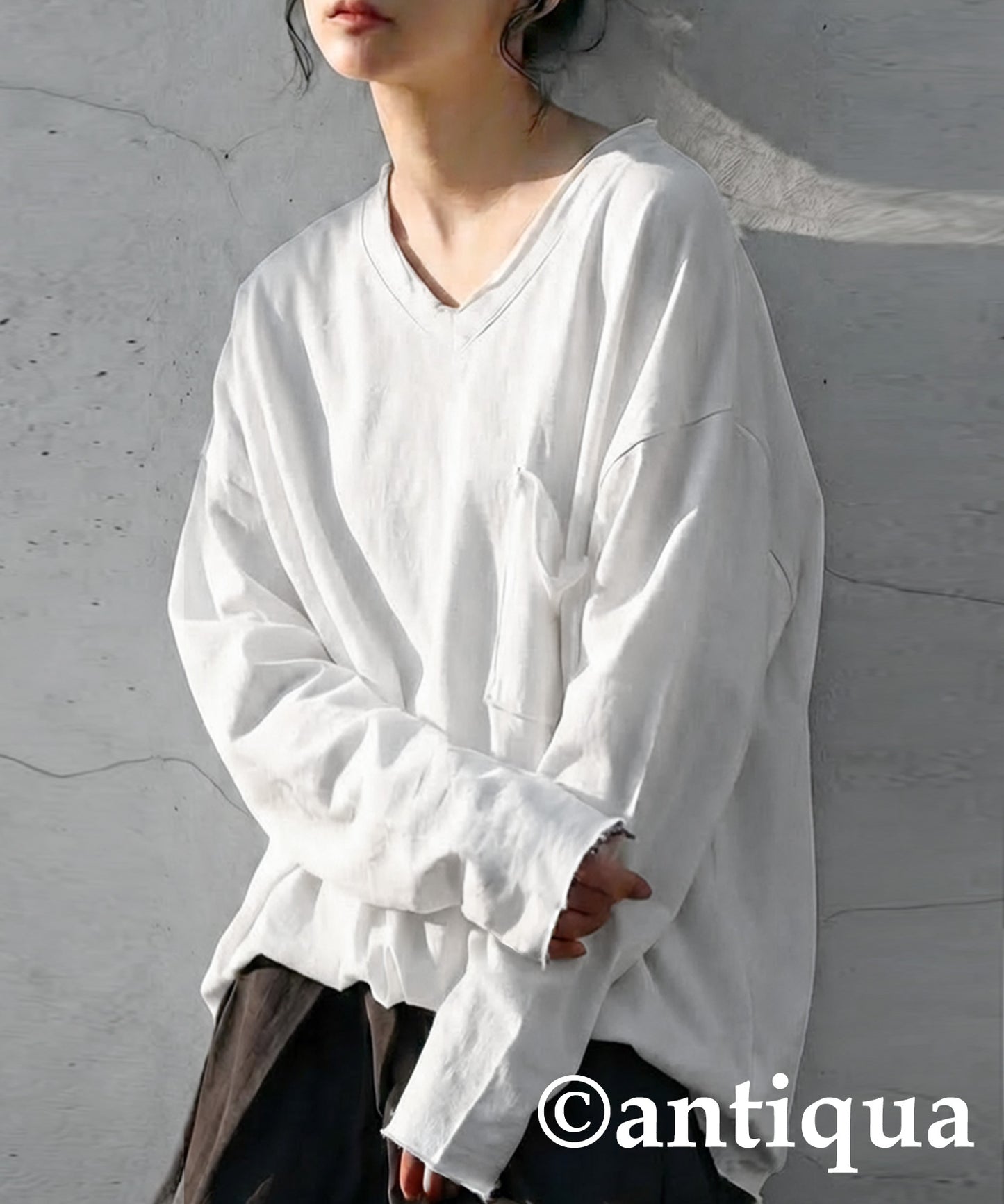 Cut-Off V-Neck Long T-Shirt Ladies