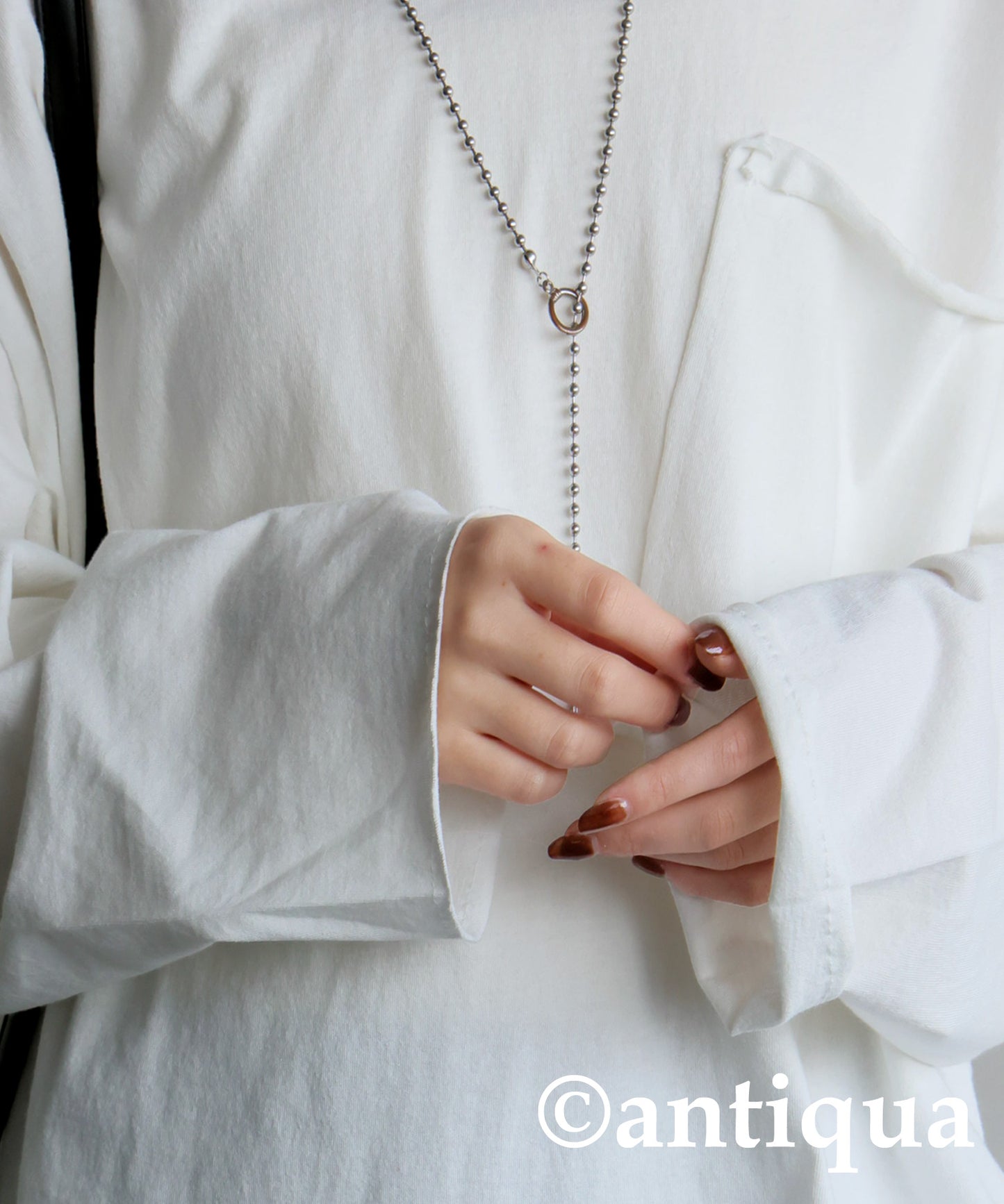 Cut-Off V-Neck Long T-Shirt Ladies