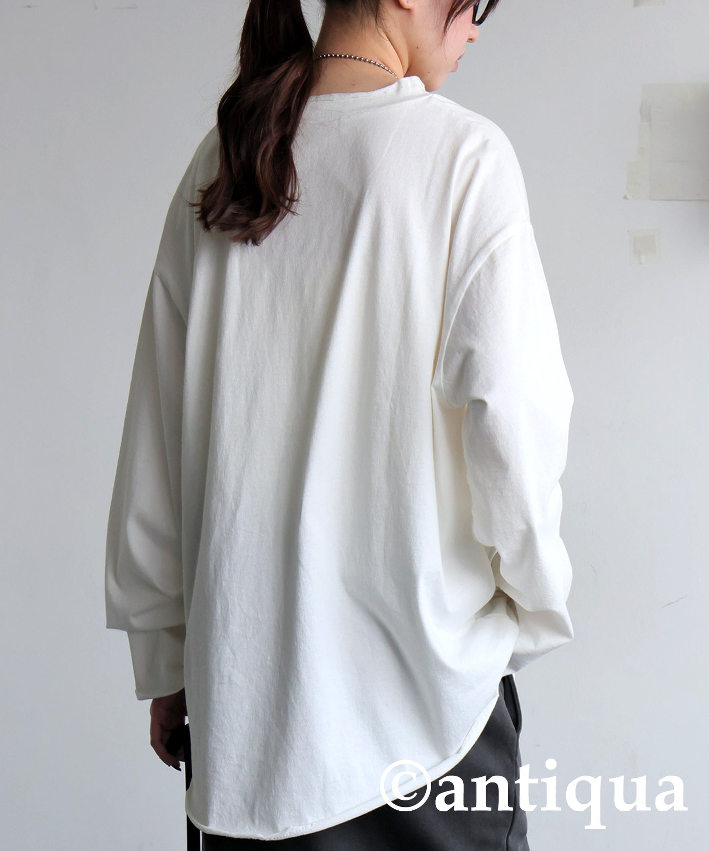 Cut-Off V-Neck Long T-Shirt Ladies