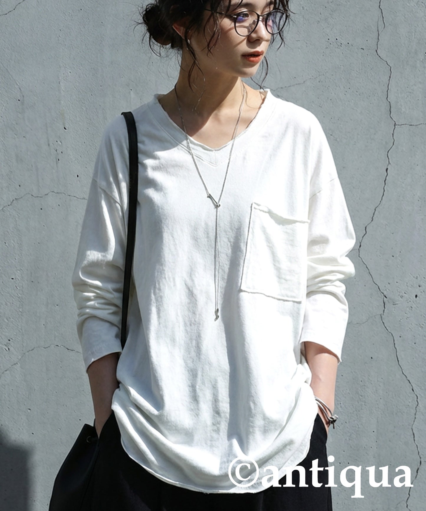 Cut-Off V-Neck Long T-Shirt Ladies