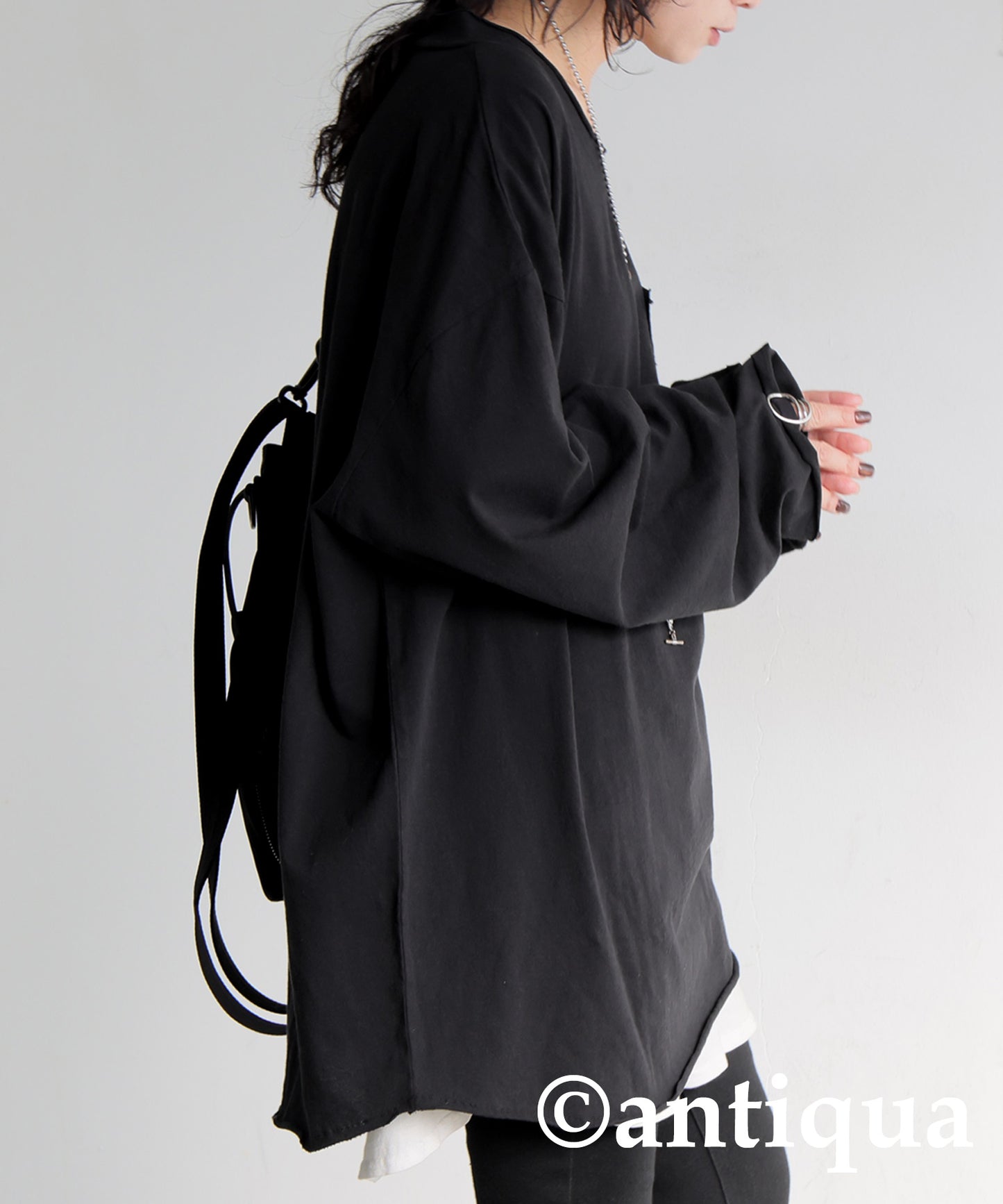 Cut-Off V-Neck Long T-Shirt Ladies