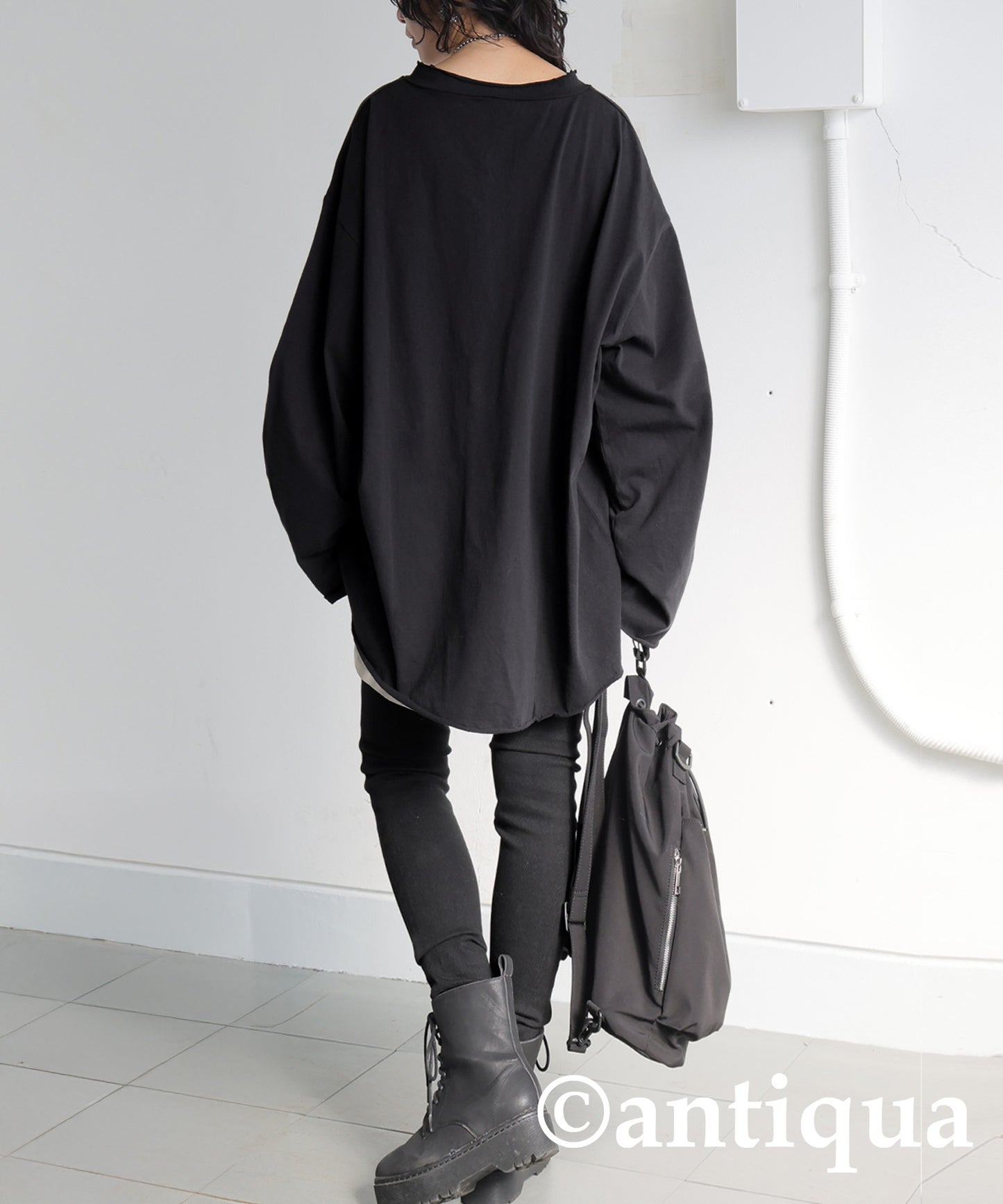 Cut-Off V-Neck Long T-Shirt Ladies