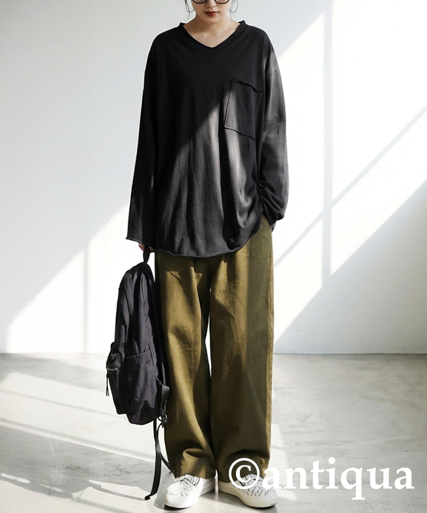 Cut-Off V-Neck Long T-Shirt Ladies