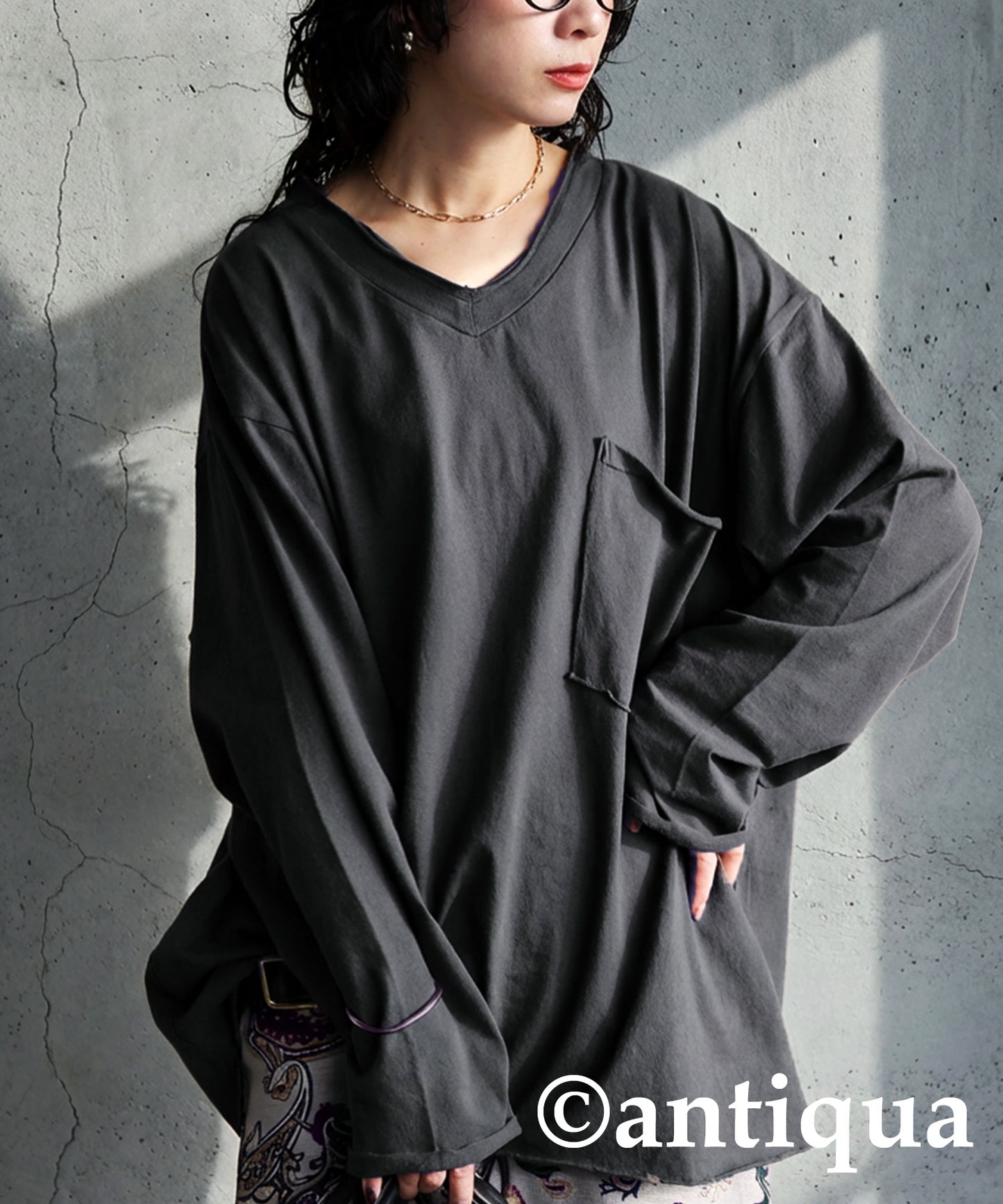 Cut-Off V-Neck Long T-Shirt Ladies