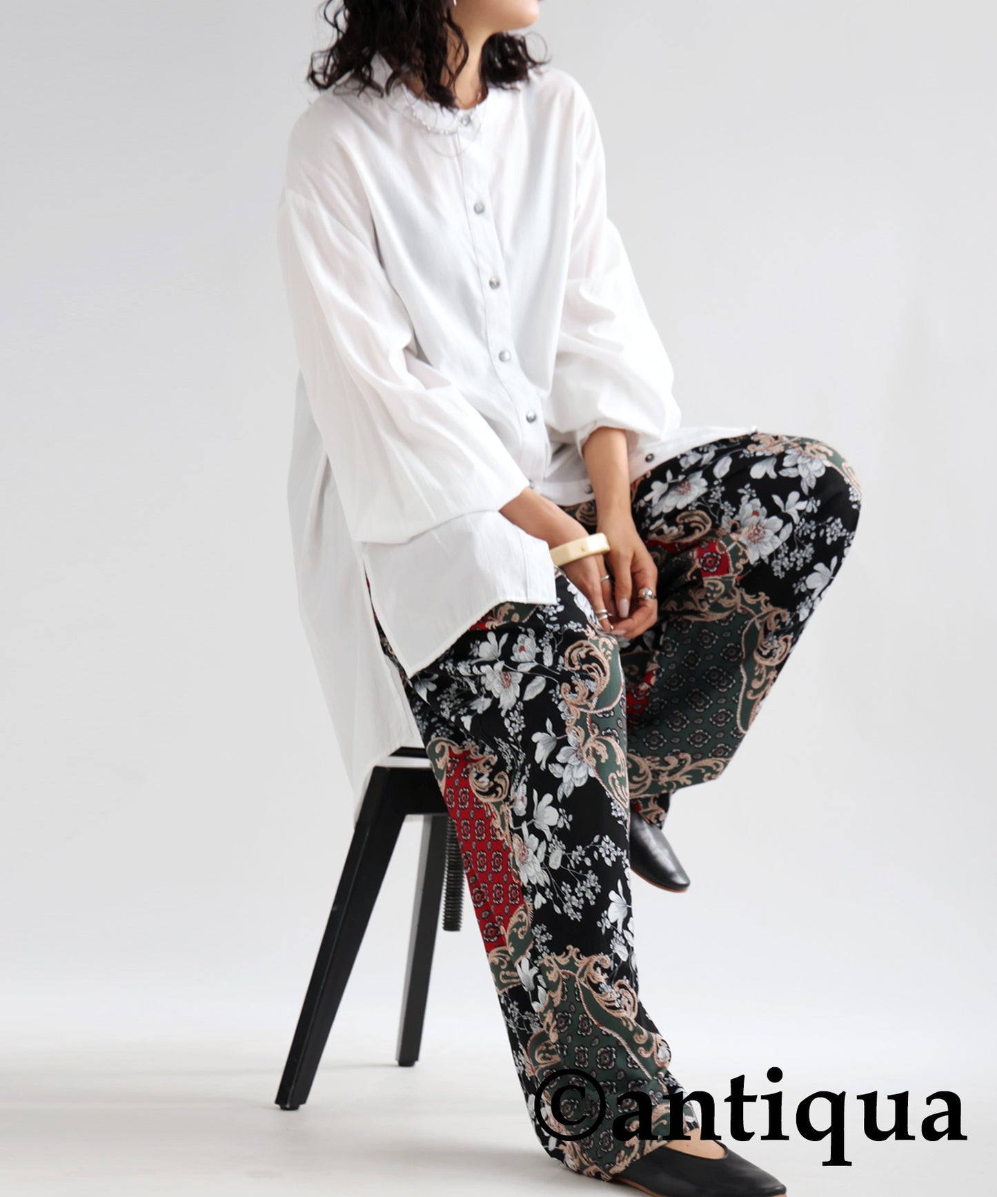 Antique pattern pants Ladies