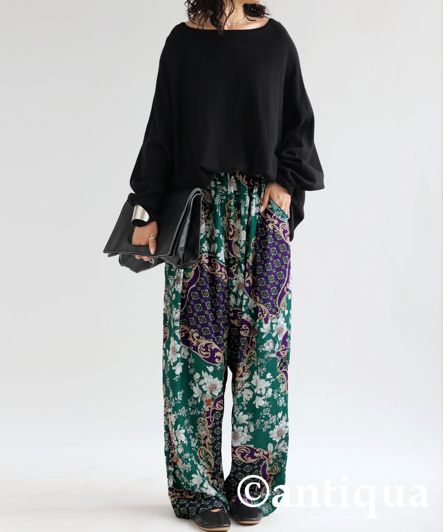 Antique pattern pants Ladies