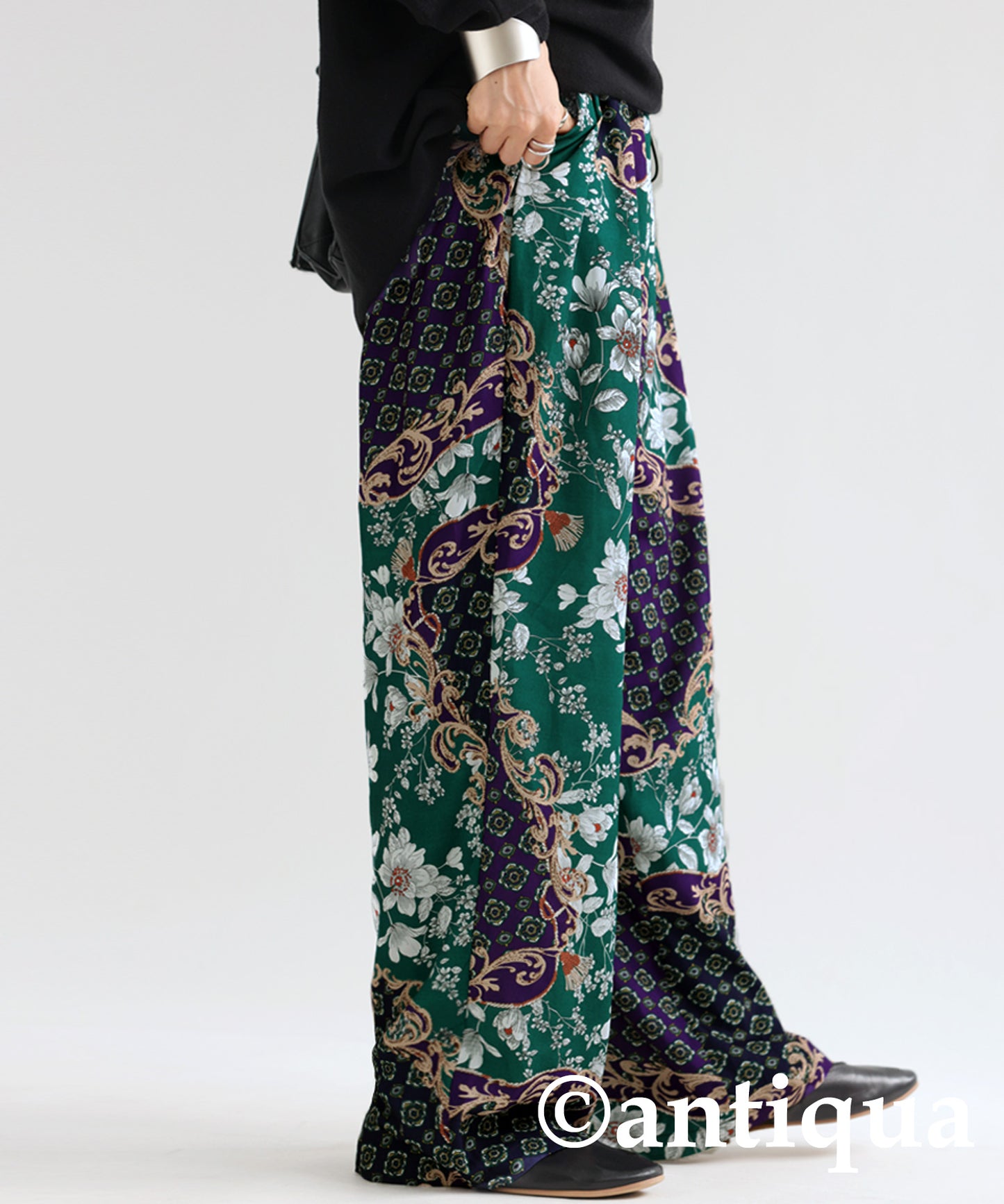 Antique pattern pants Ladies