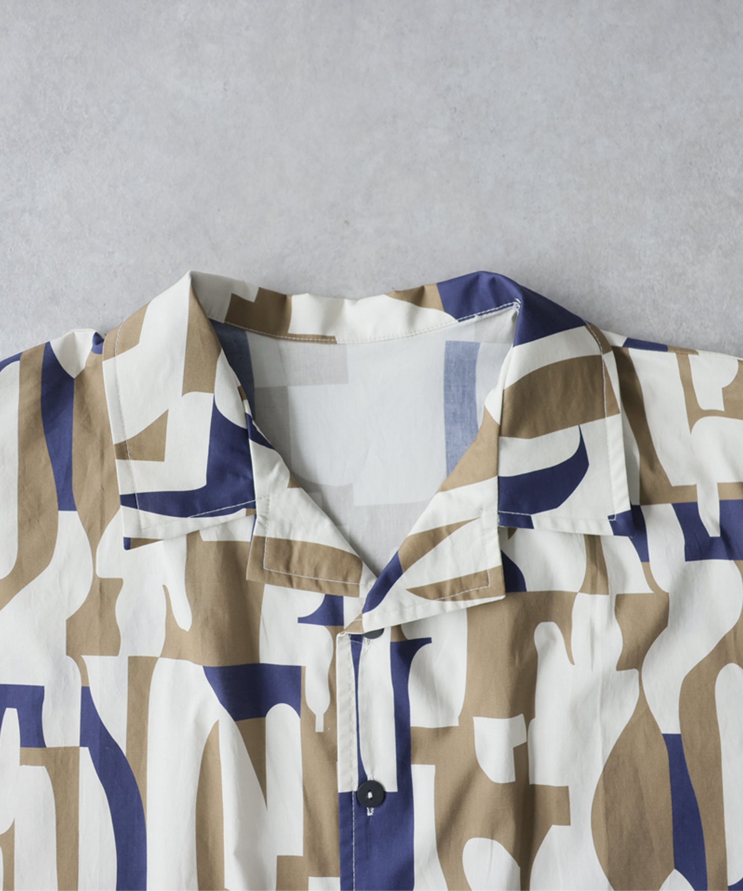 Open-Collar Retro-Patterned Shirt Ladies