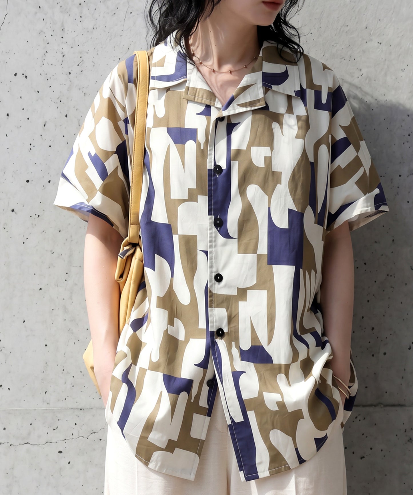 Open-Collar Retro-Patterned Shirt Ladies