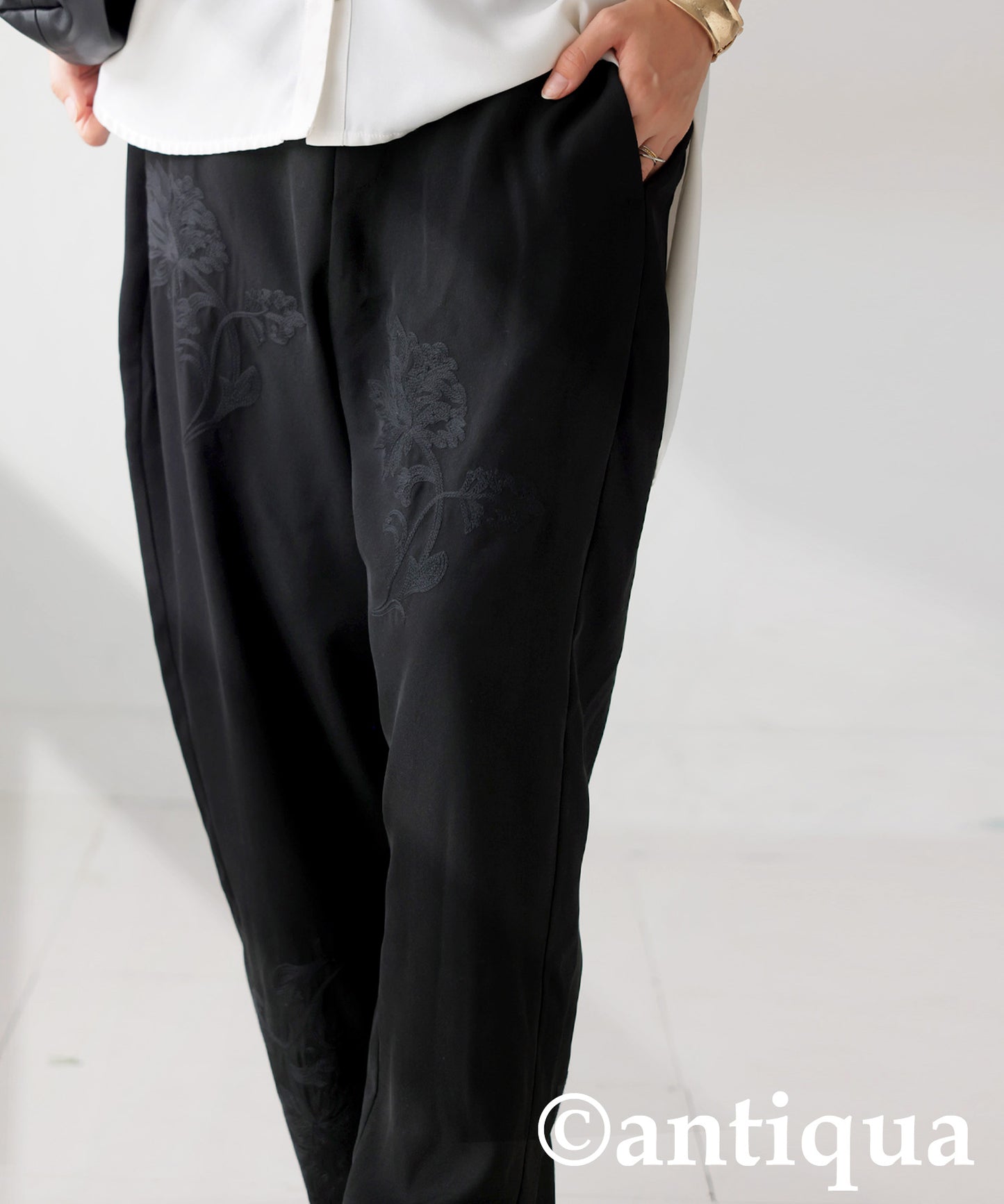 Embroidered Tapered Pants Ladies