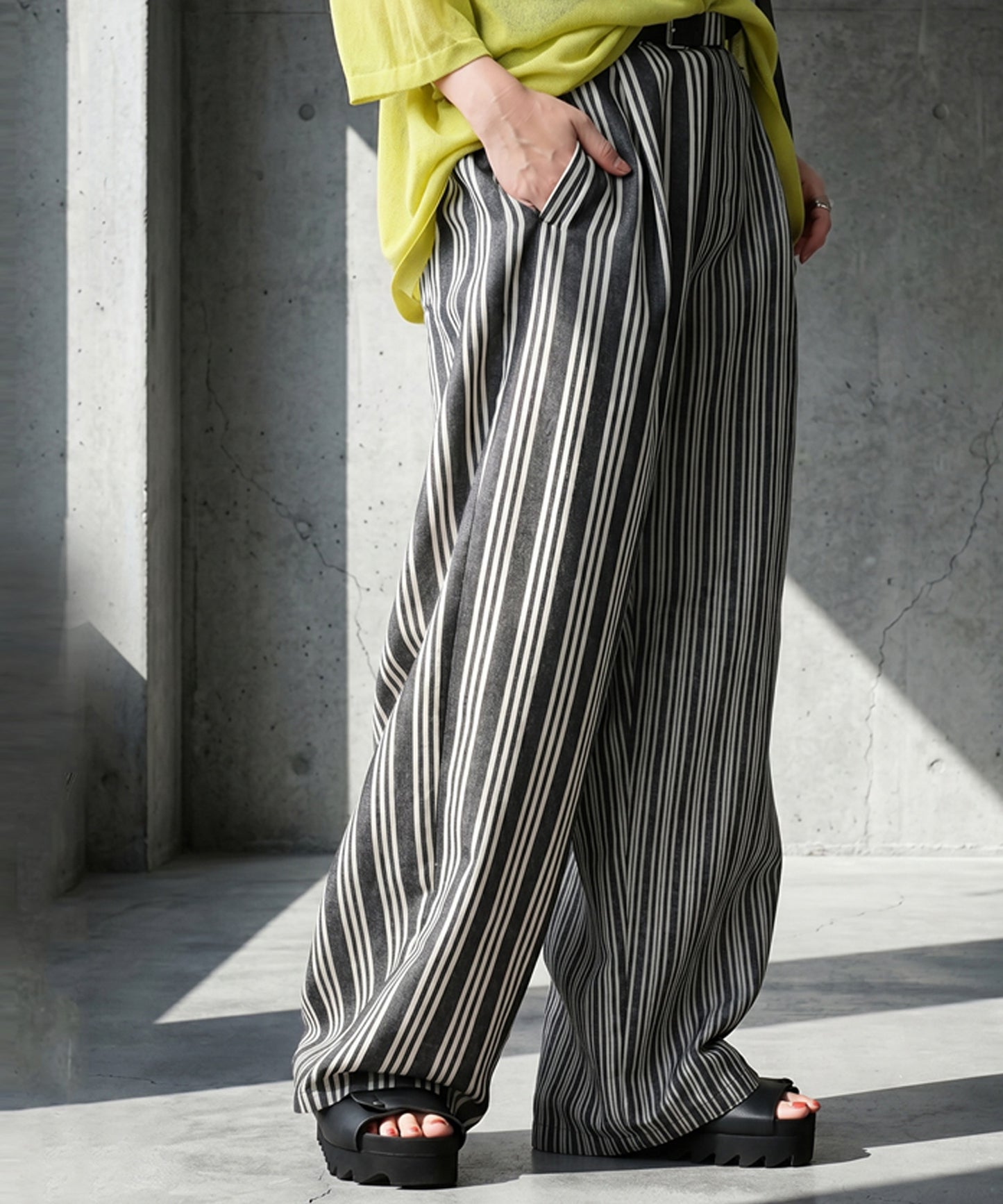 Striped Wide-Leg Pants With Pleats Ladies