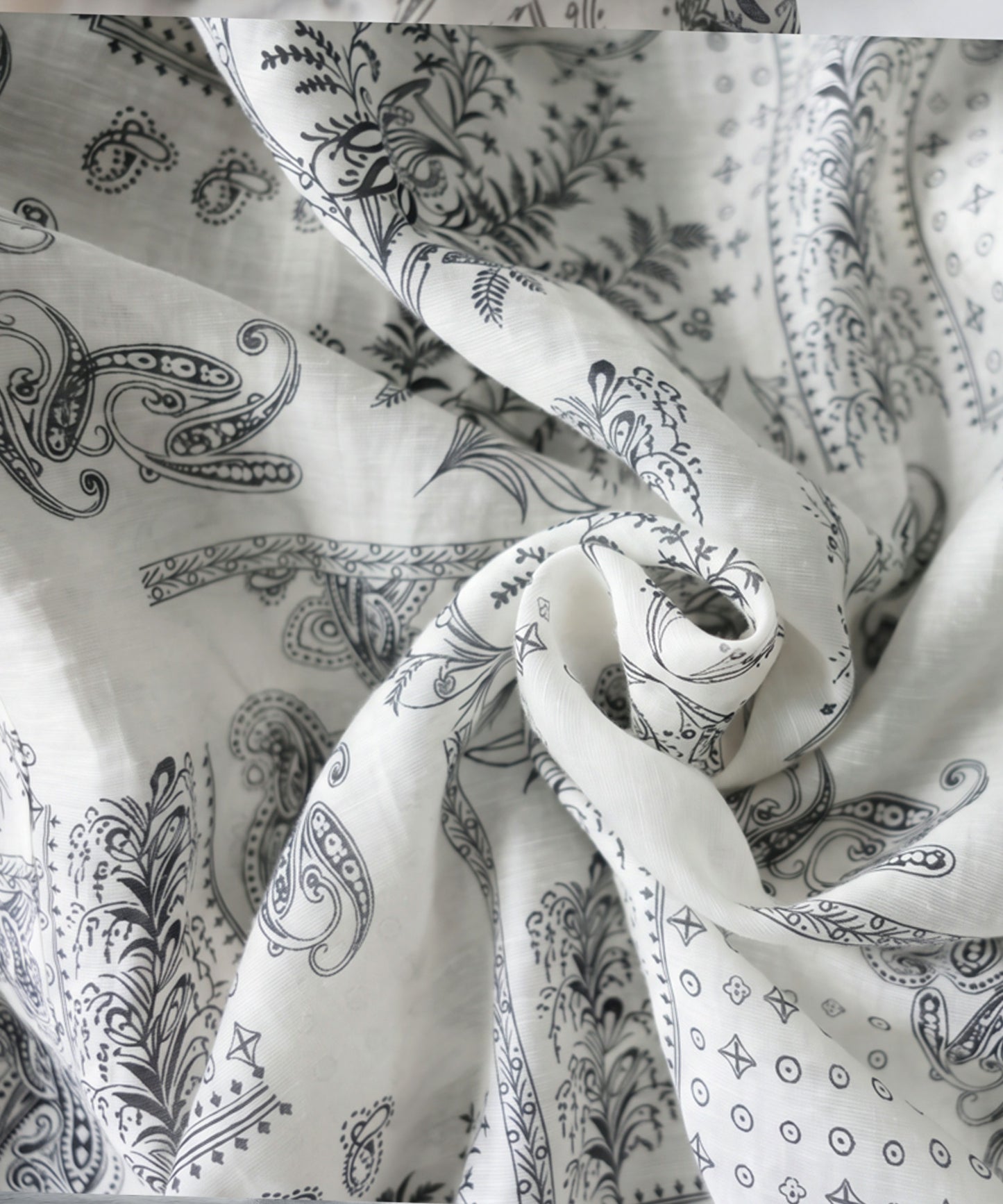 Paisley-Patterned Sheer All-Over Print Hoodie Ladies