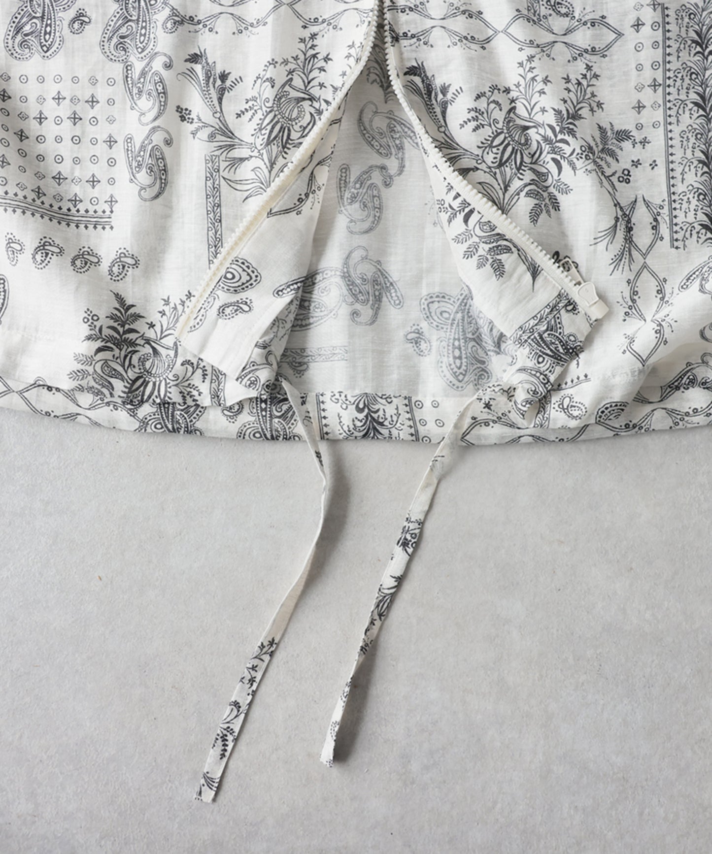 Paisley-Patterned Sheer All-Over Print Hoodie Ladies