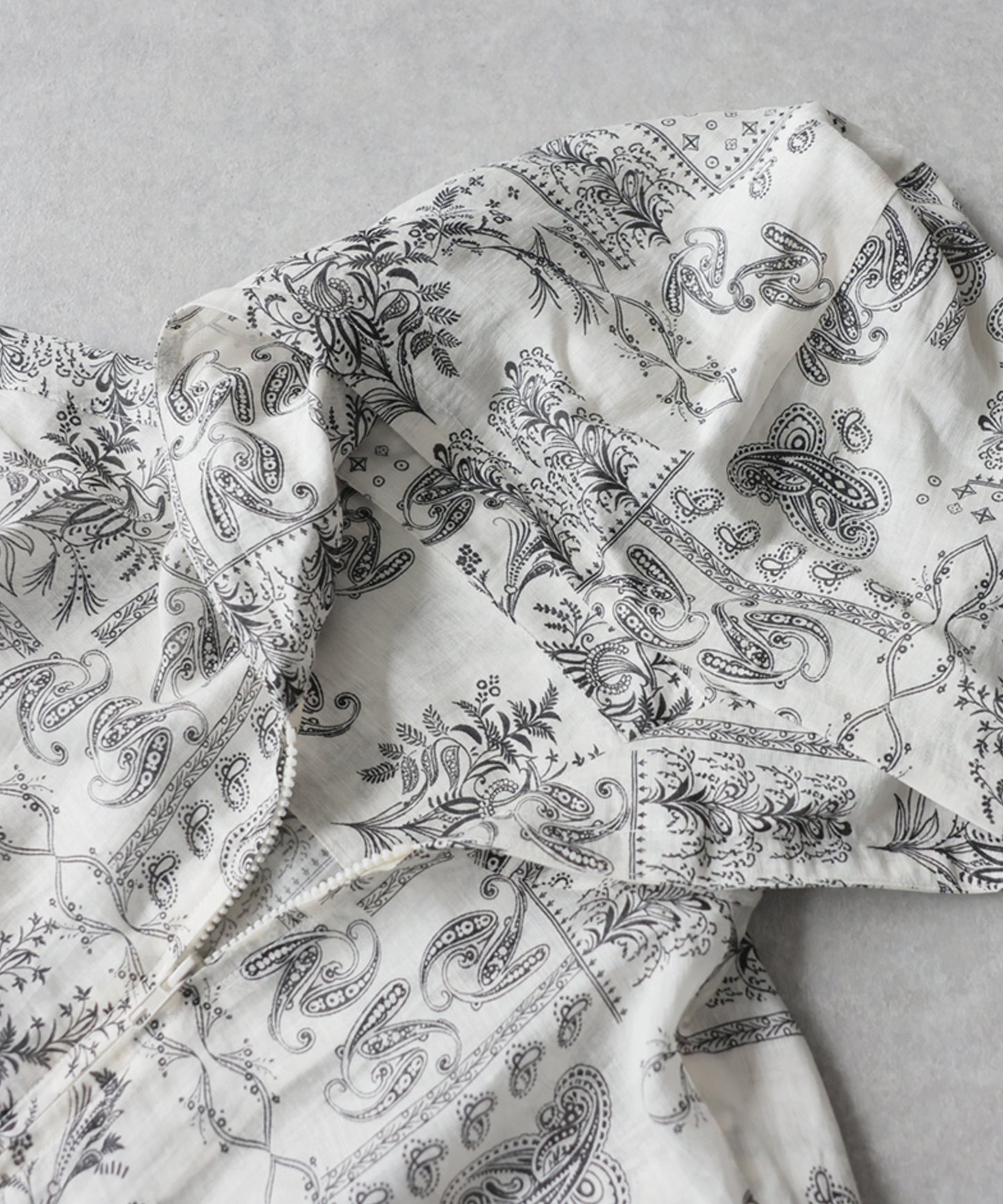 Paisley-Patterned Sheer All-Over Print Hoodie Ladies