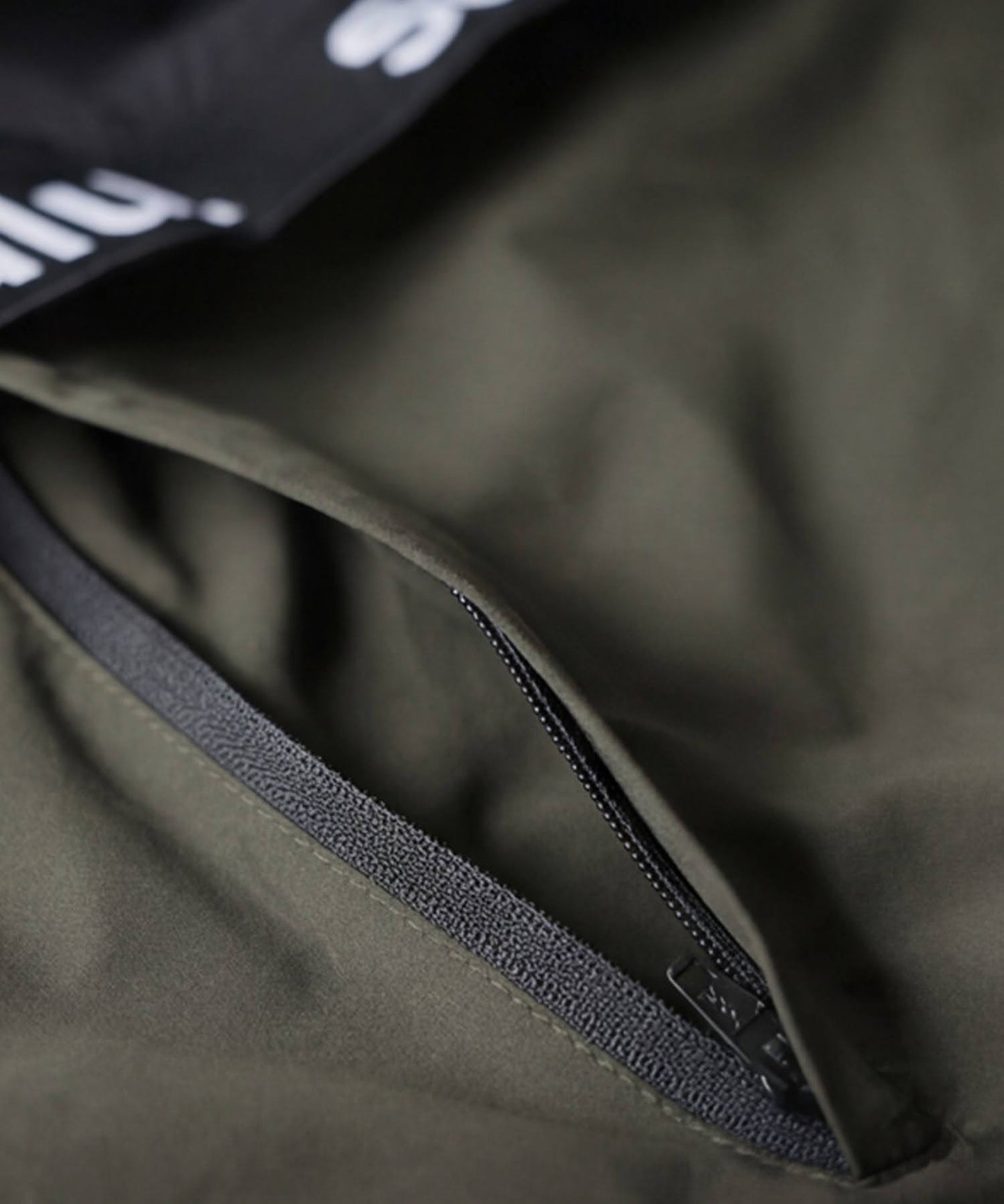 Salu Color-Blocked Half-Zip Top Men's