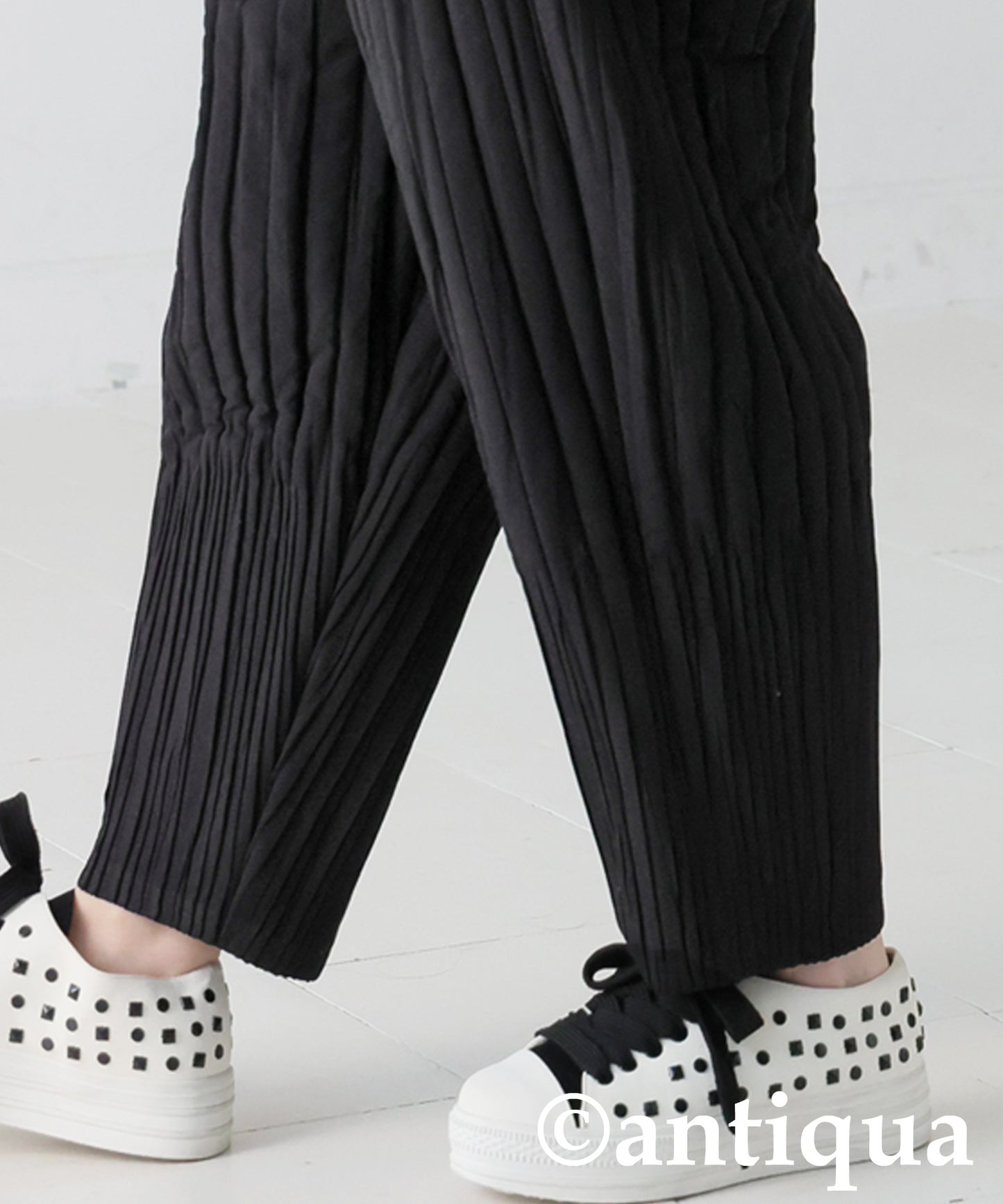 Pleated Tapered Pants Ladies