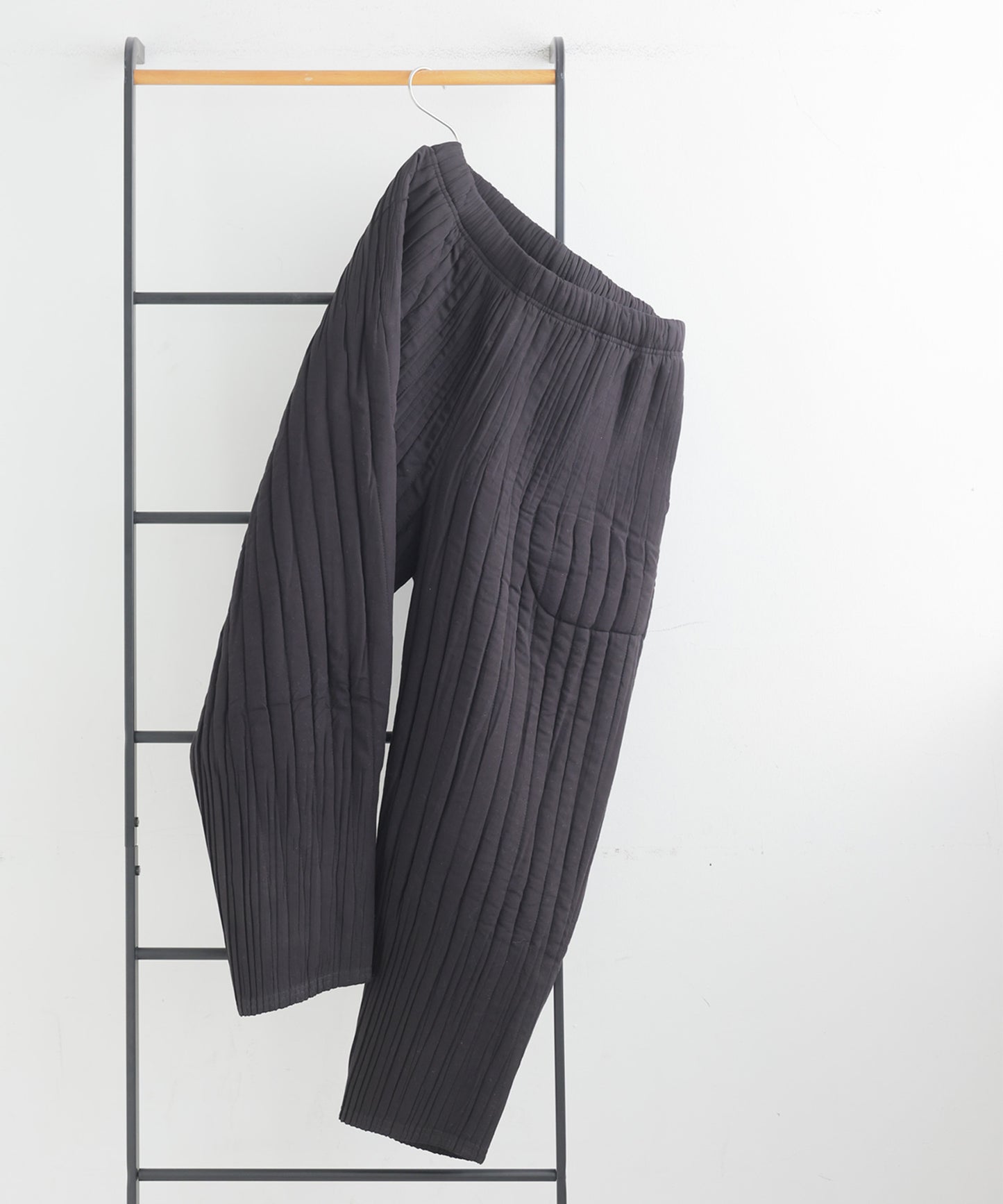 Pleated Tapered Pants Ladies