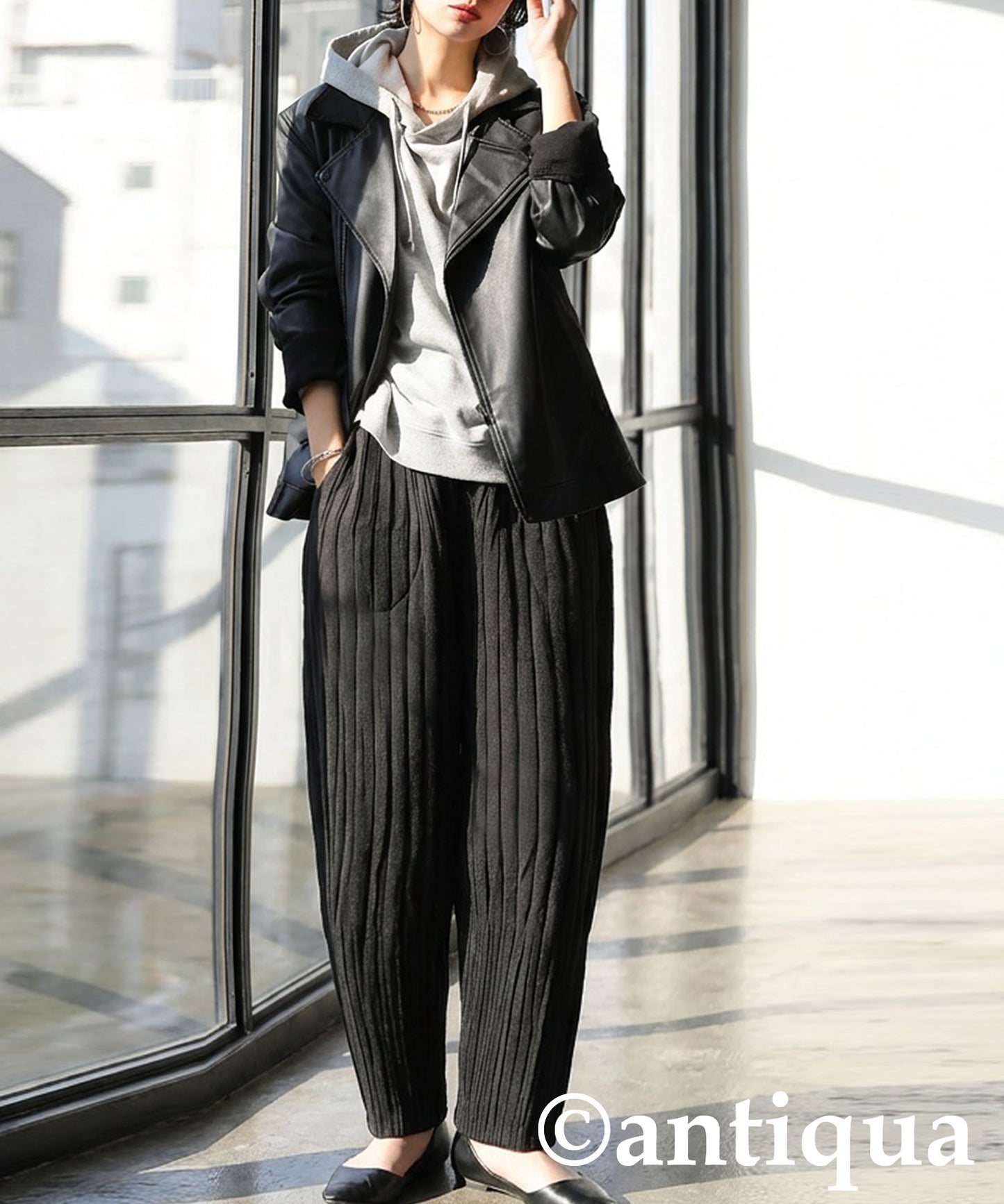 Pleated Tapered Pants Ladies